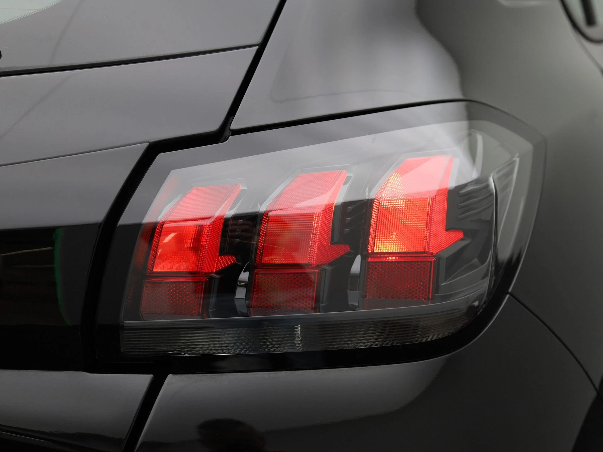 Peugeot-208-image-25