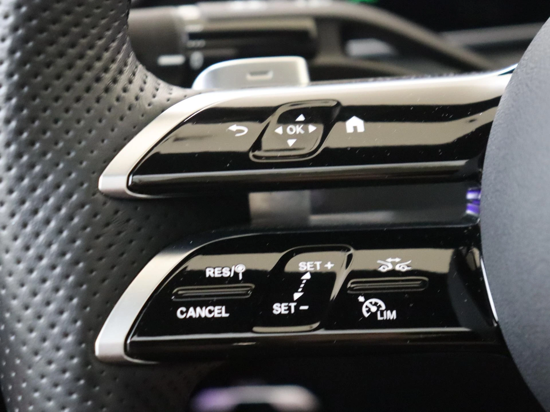 Mercedes-Benz-C-Klasse-image-12