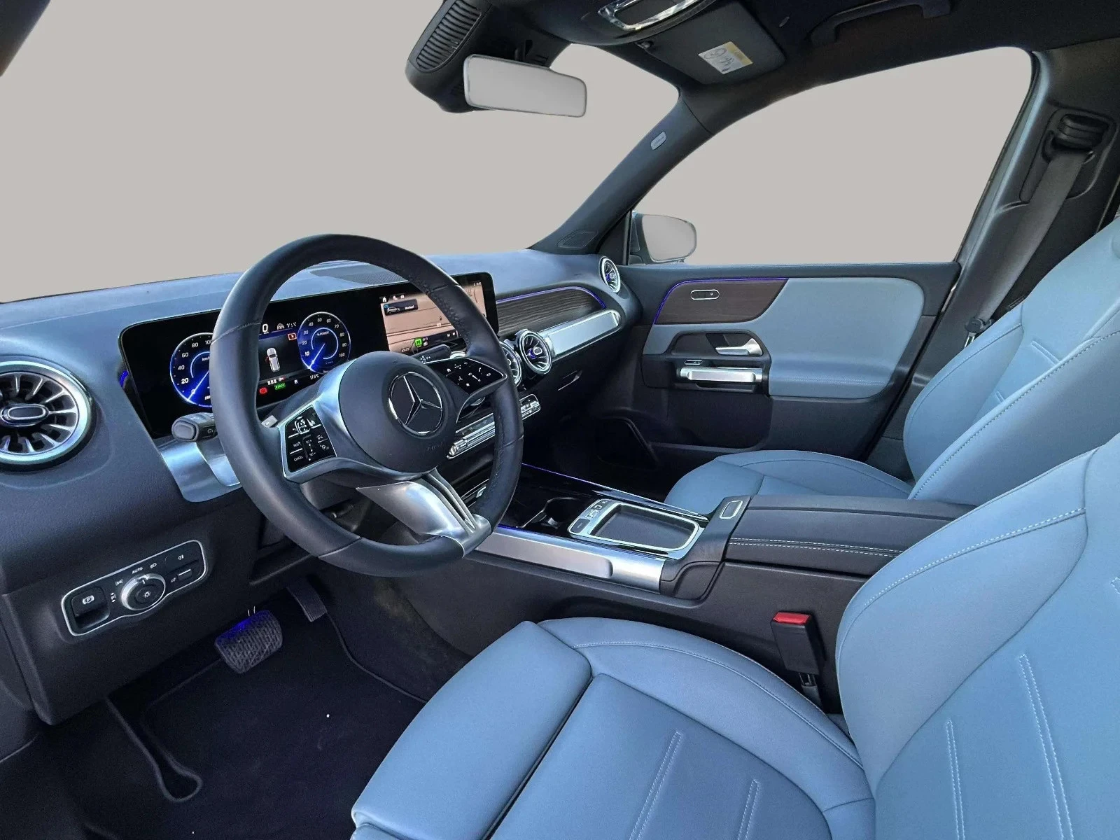 Mercedes-Benz-EQB-image-10