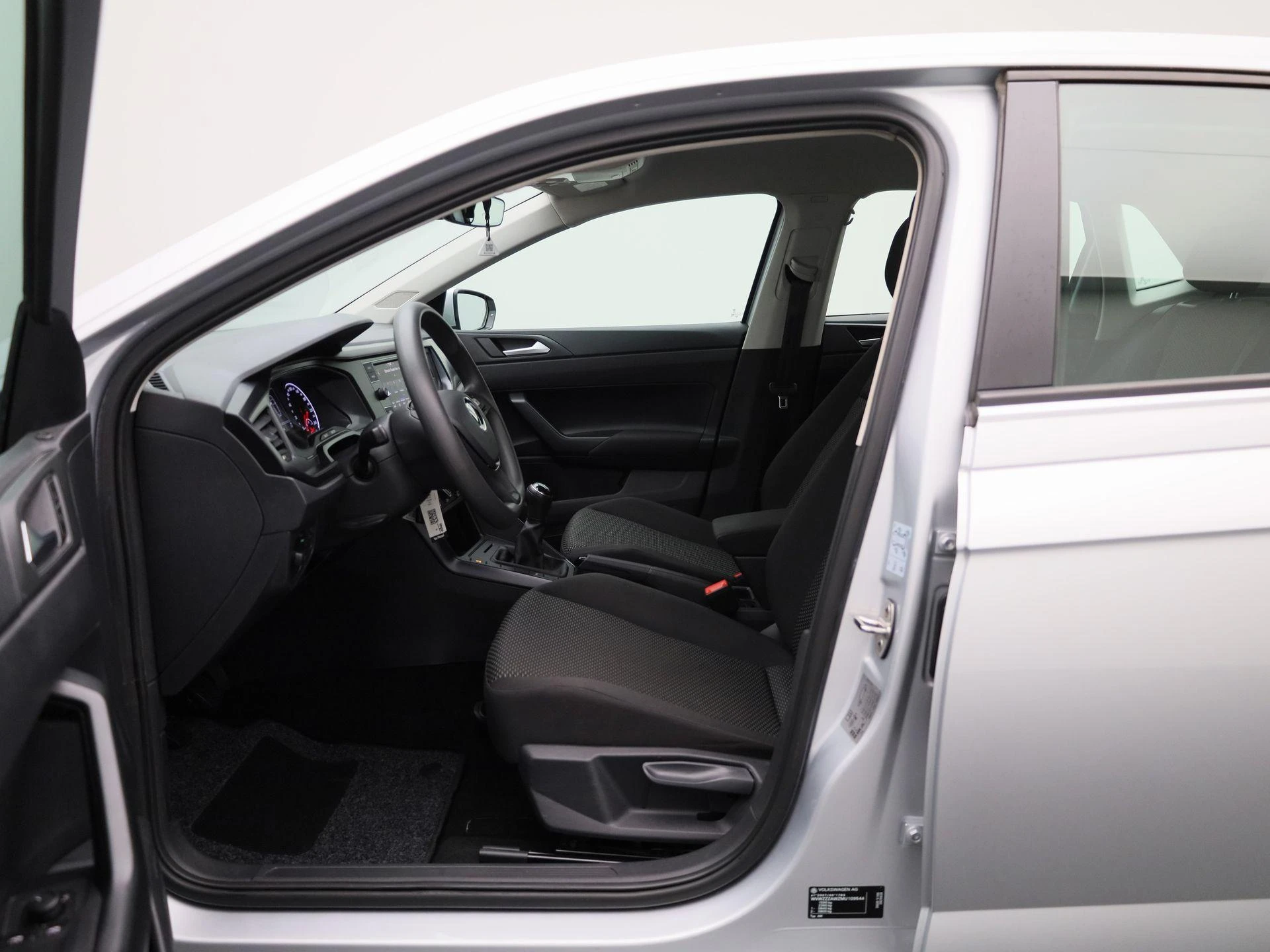 Volkswagen-Polo-image-8