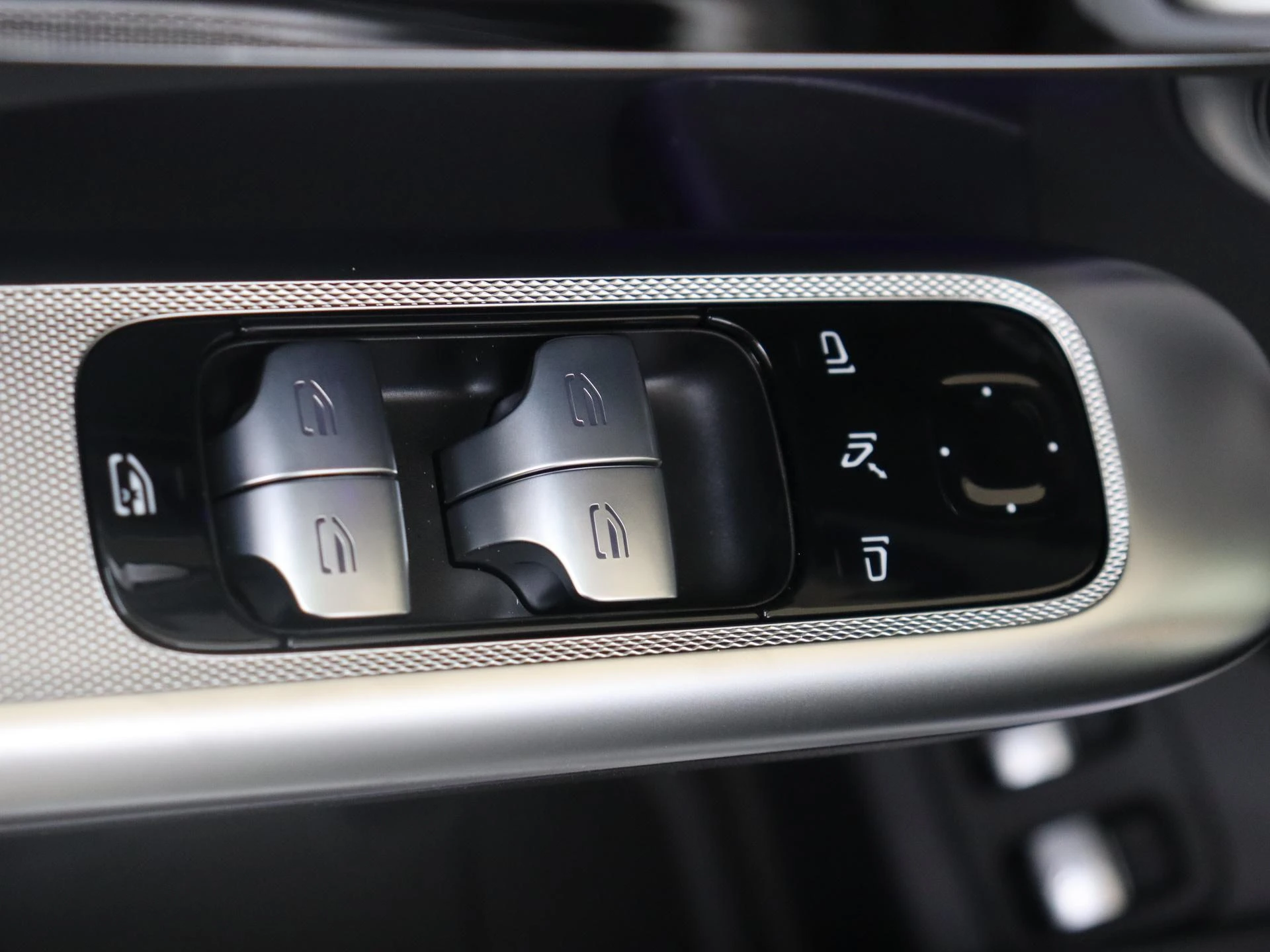 Mercedes-Benz-GLC-image-26