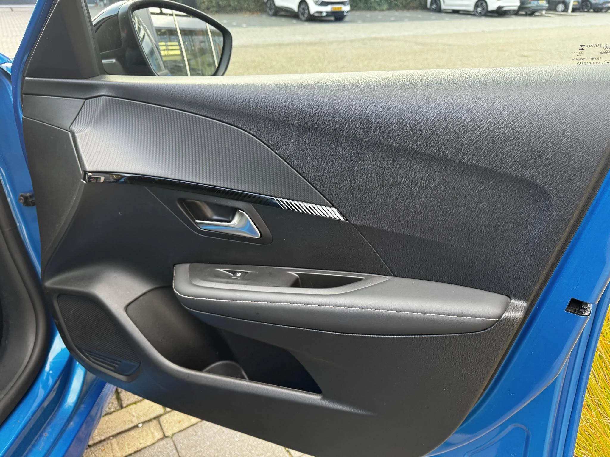 Peugeot-e-208-image-17