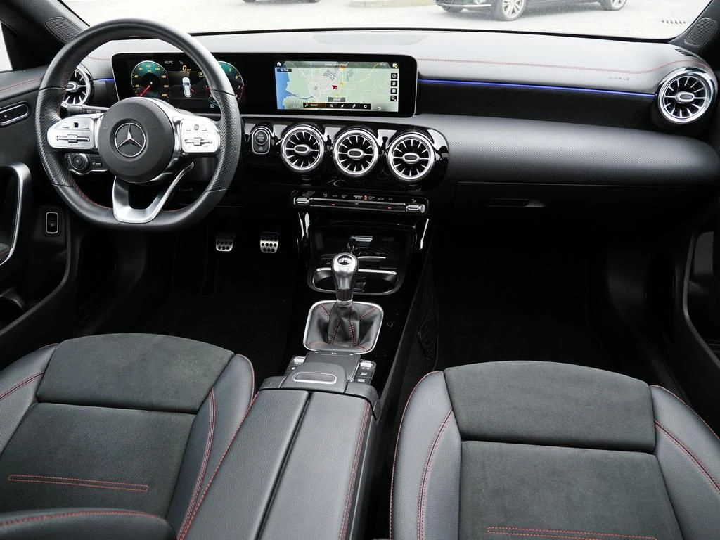 Mercedes-Benz-CLA 200-image-13
