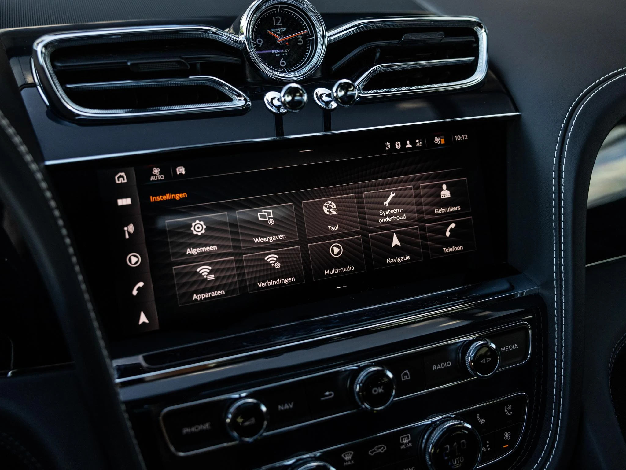 Bentley-Bentayga-image-30
