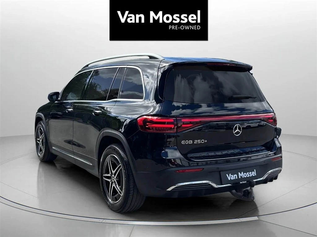 Mercedes-Benz-EQB-image-6