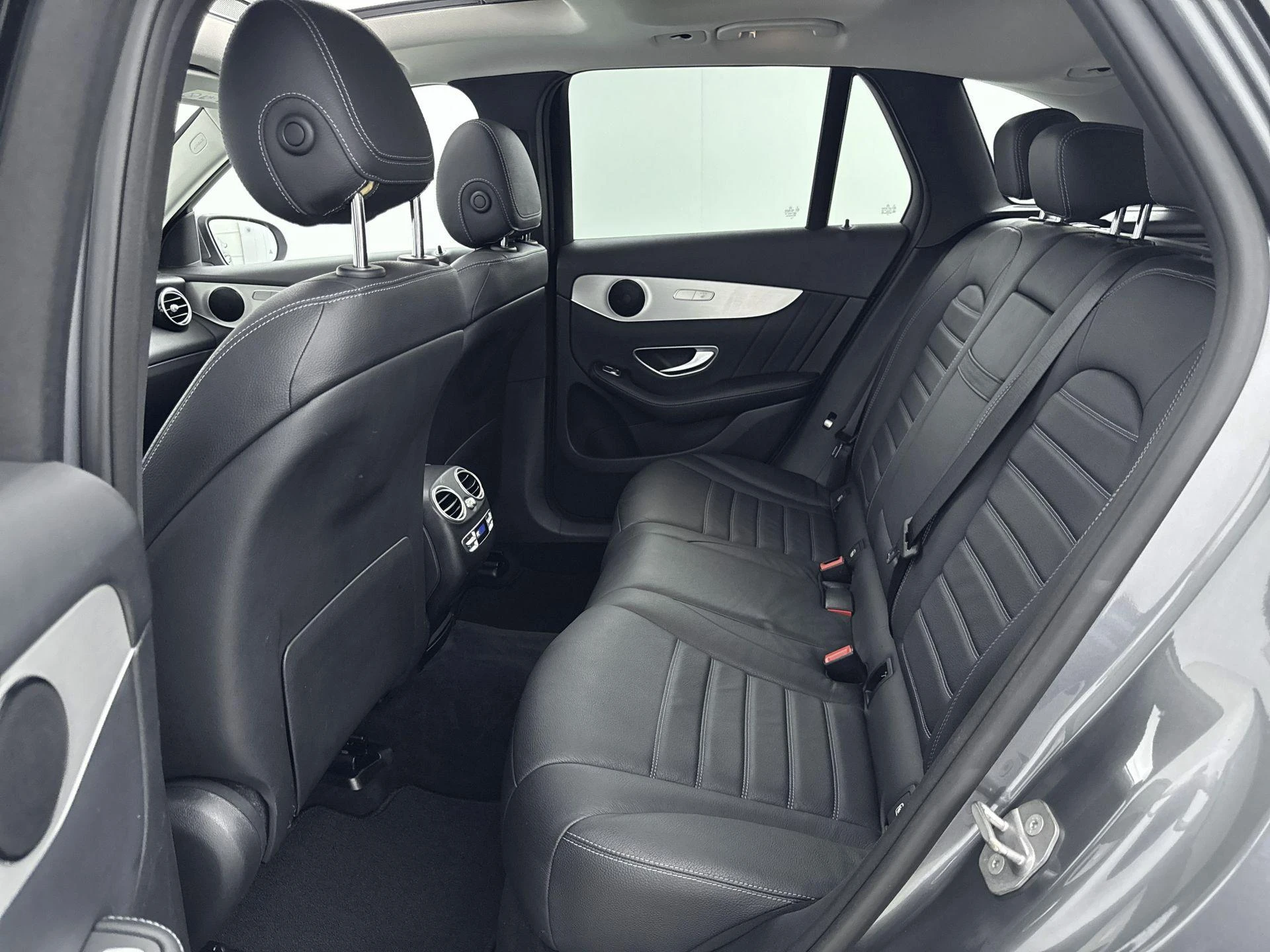 Mercedes-Benz-GLC-image-25