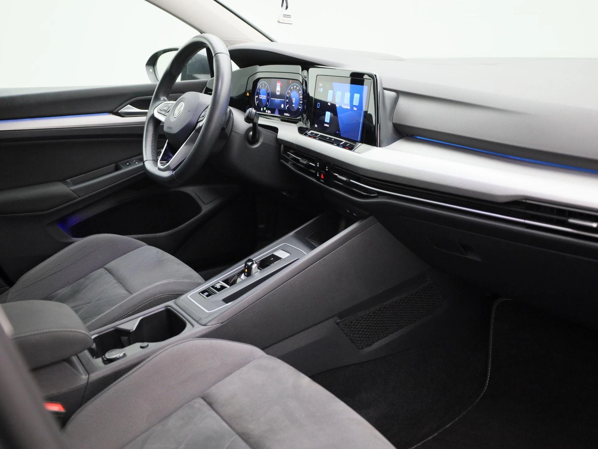 Volkswagen-Golf-image-39
