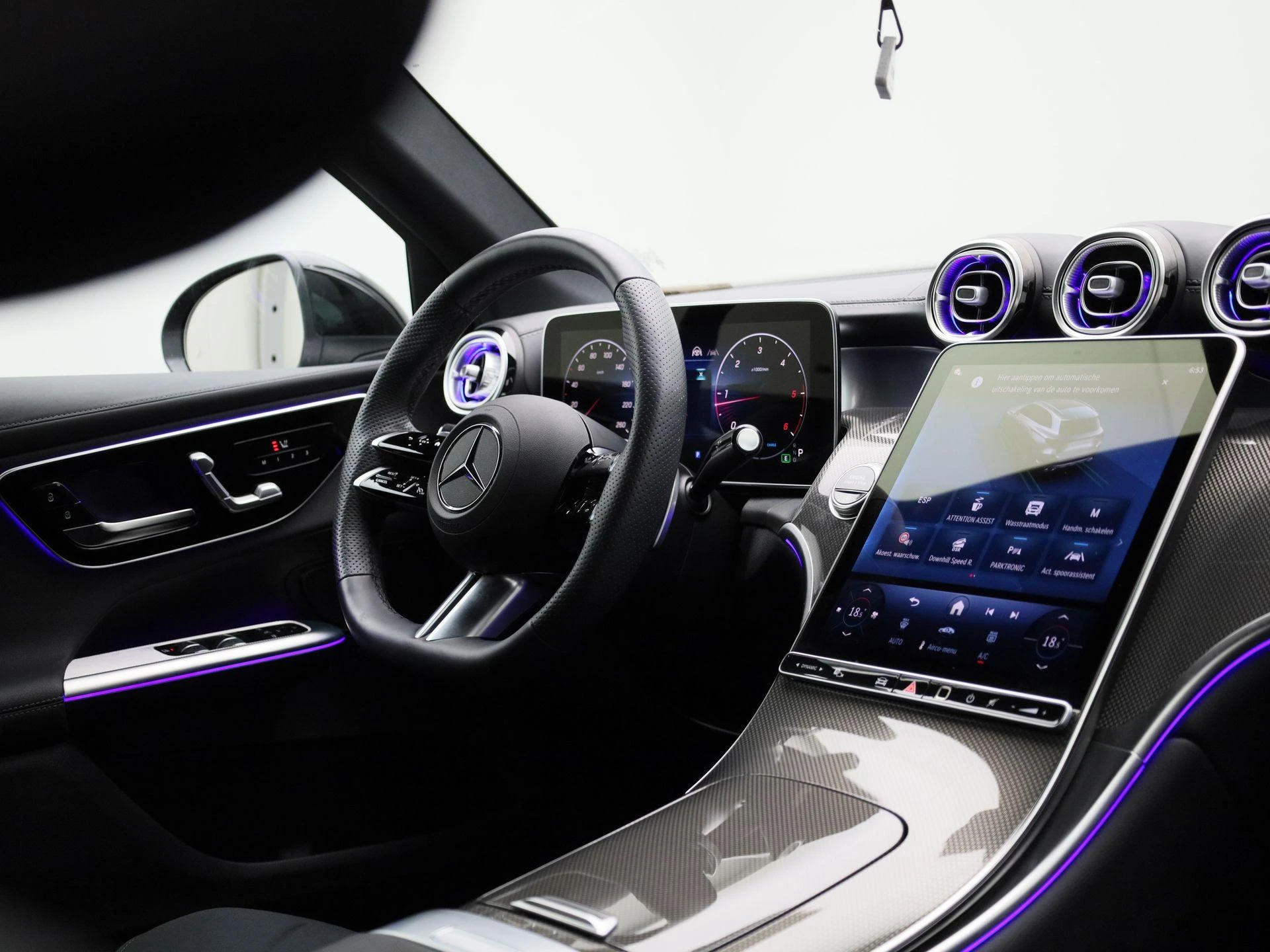 Mercedes-Benz-GLC-image-36