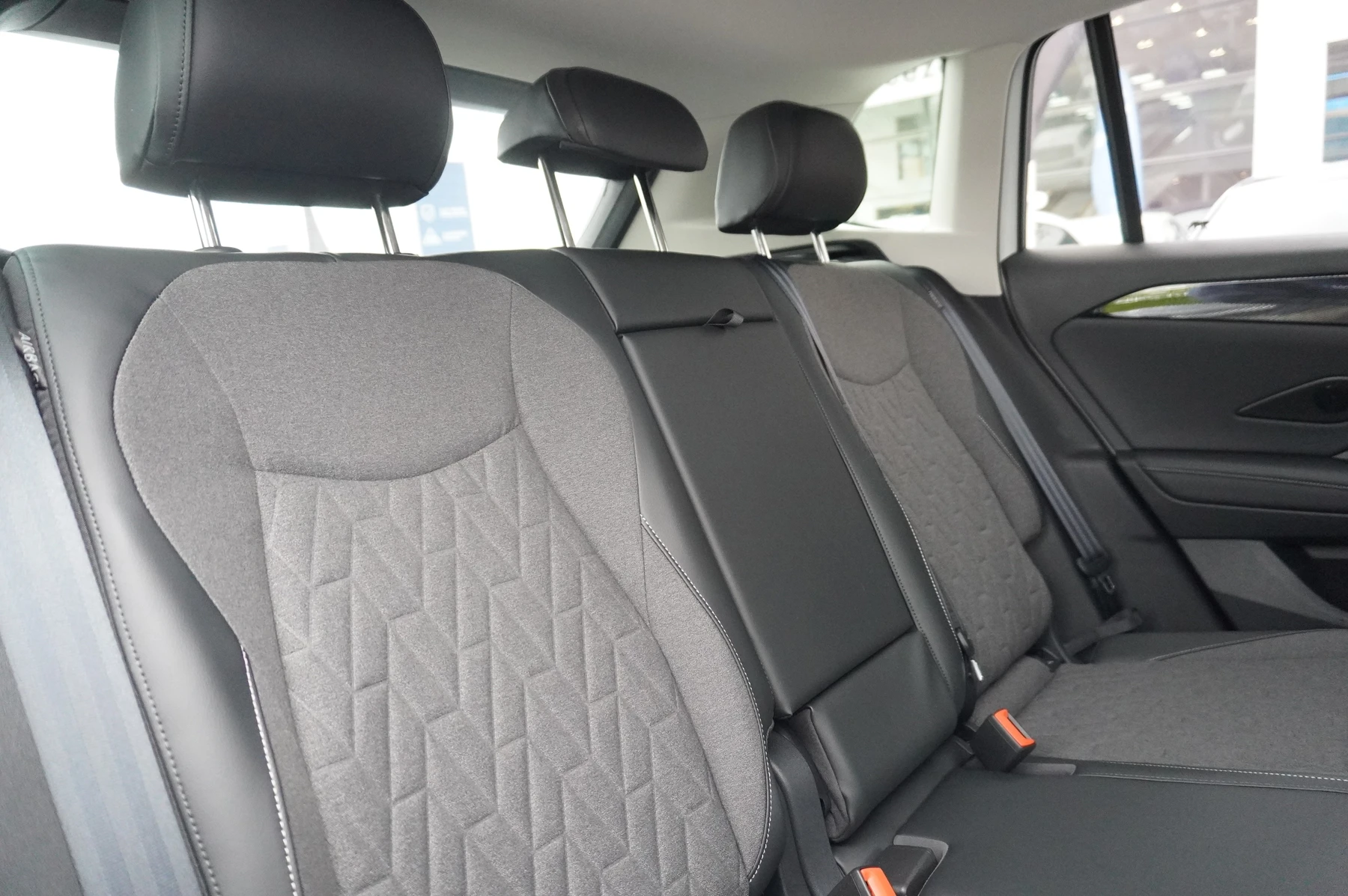 Volkswagen-Tiguan-image-24