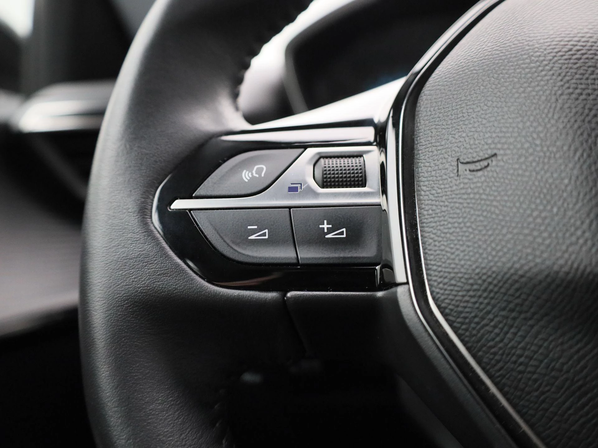 Peugeot-e-208-image-18