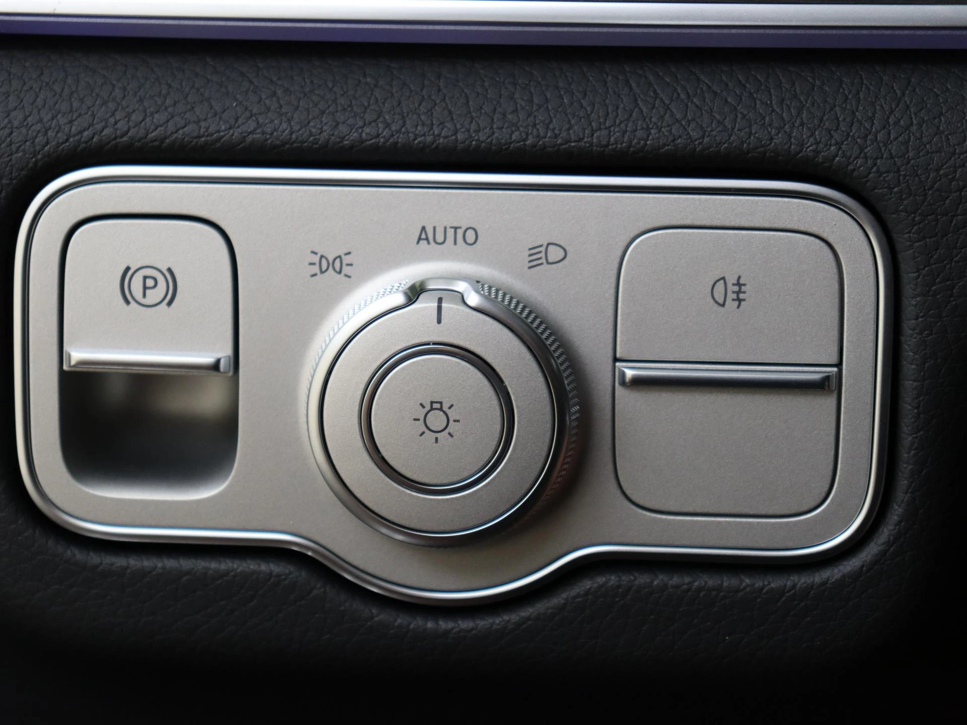 Mercedes-Benz-GLE-image-23