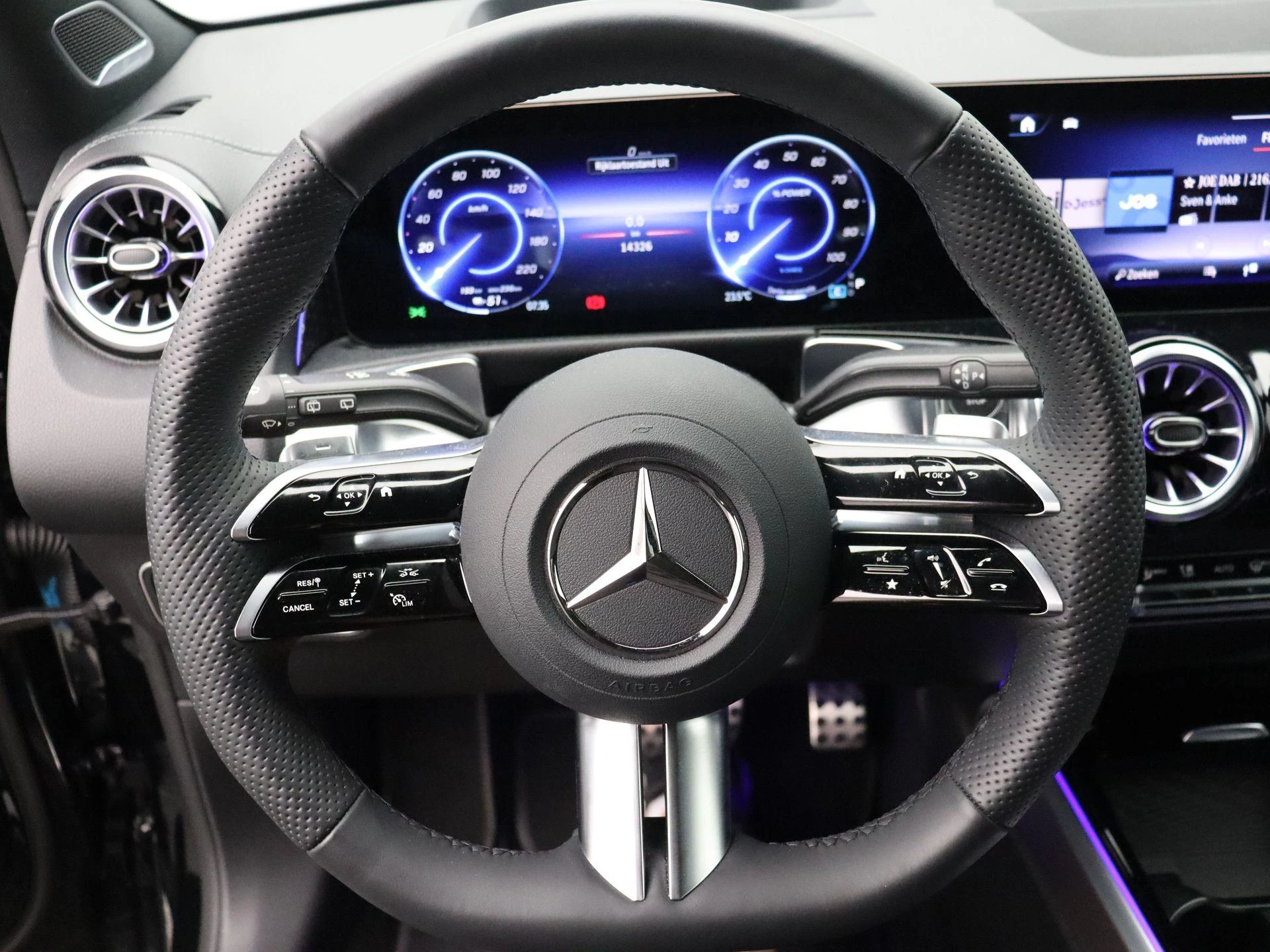Mercedes-Benz EQB 350 4MATIC AMG Line + LEDER + PANO + BURMESTER + TREKHAAK + HEAD UP +