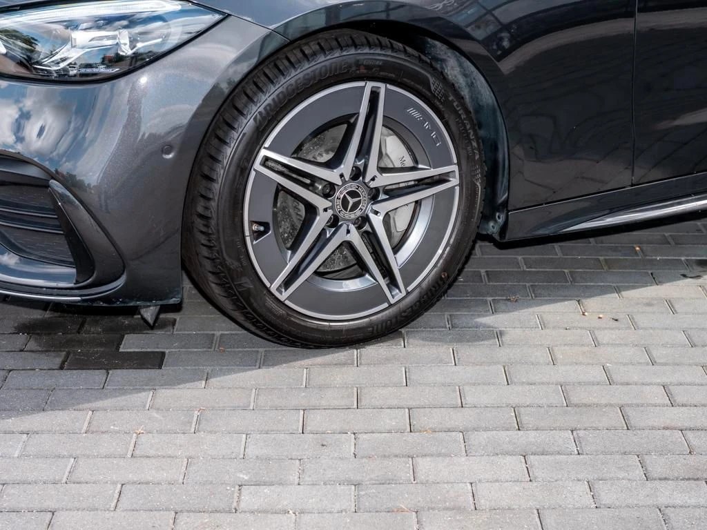 Mercedes-Benz-C-Klasse 300-image-6