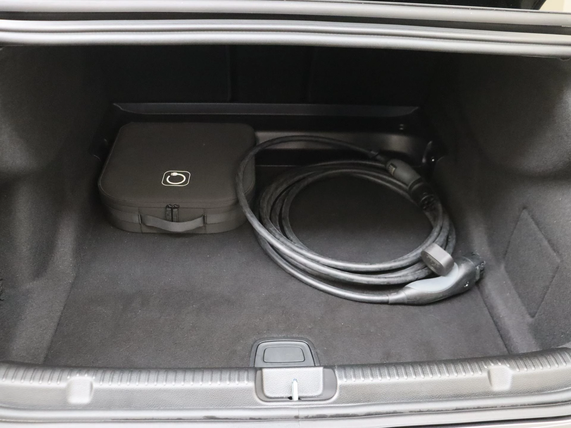 Mercedes-Benz-EQE-image-30