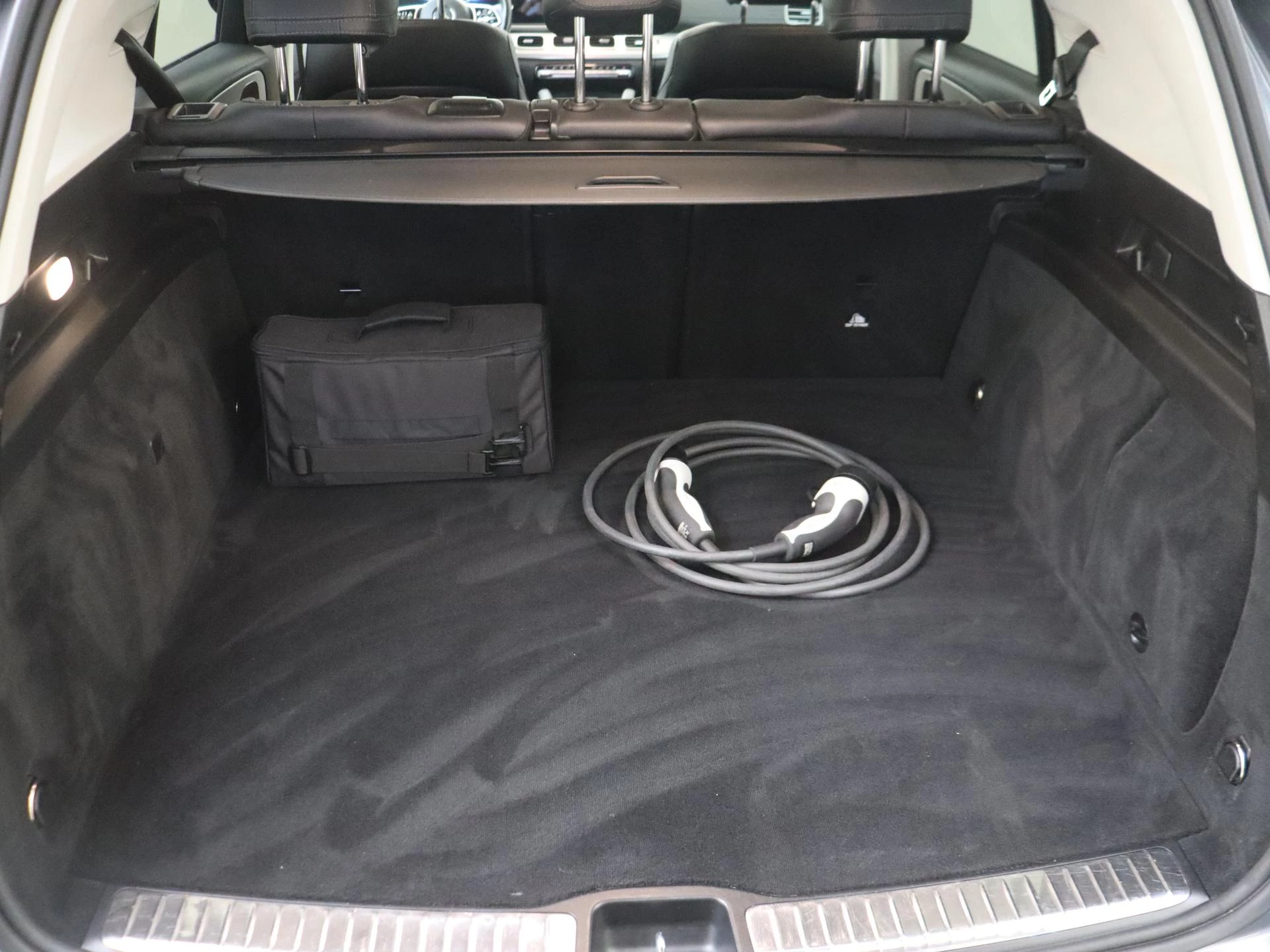 Mercedes-Benz-GLE-image-27