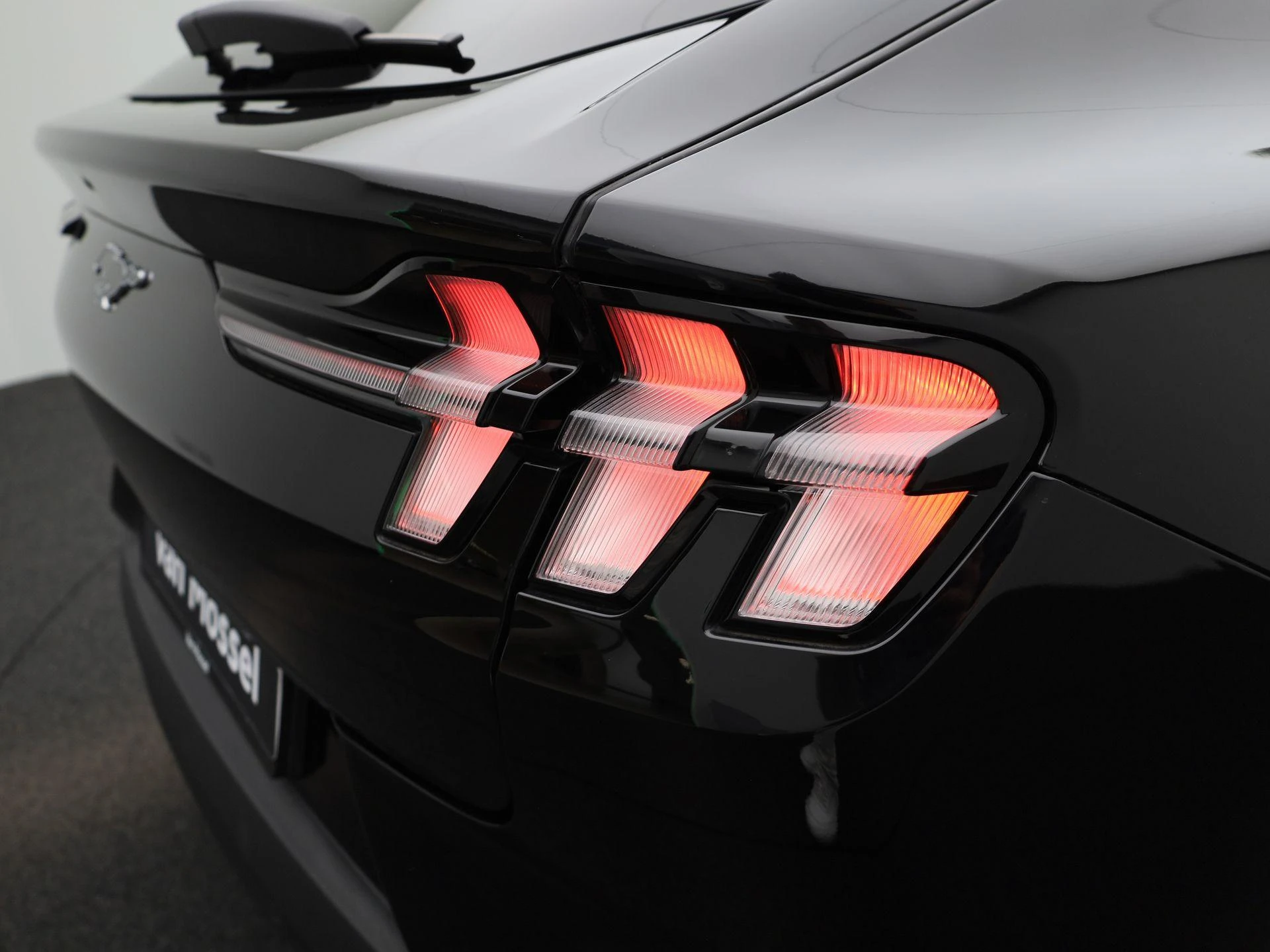 Ford-Mustang Mach-E-image-35