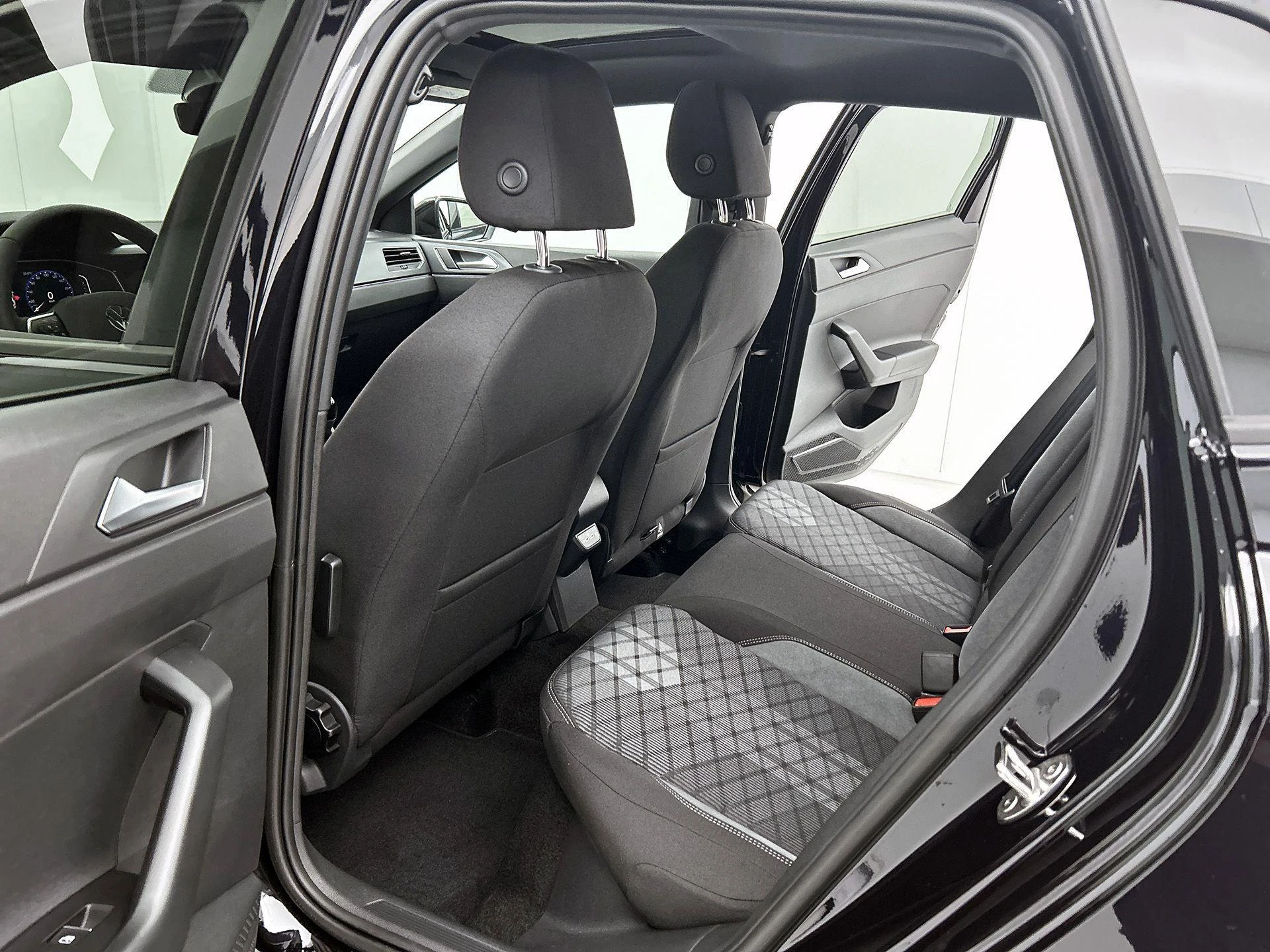 Volkswagen-Polo-image-23