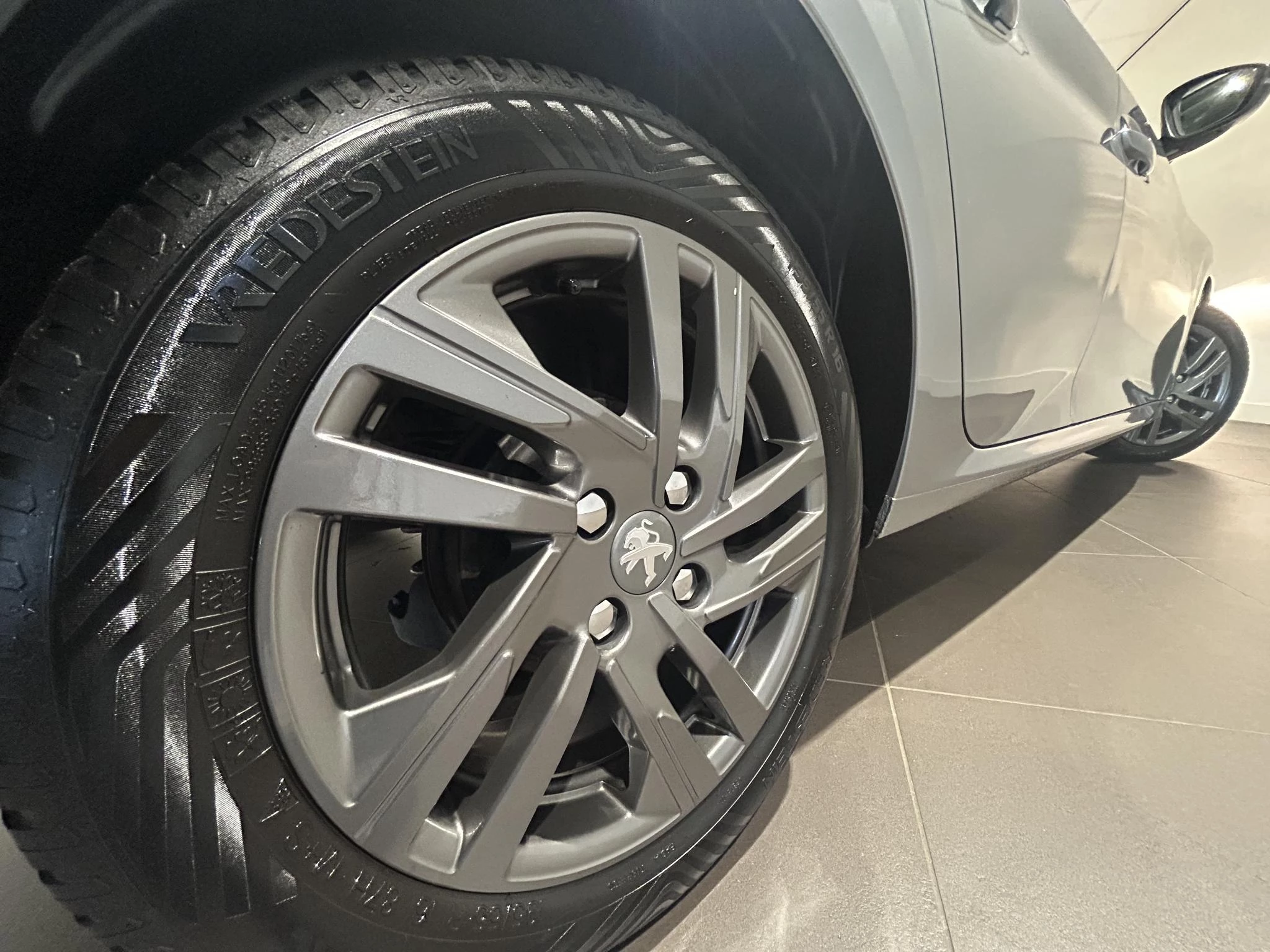 Peugeot-208-image-18