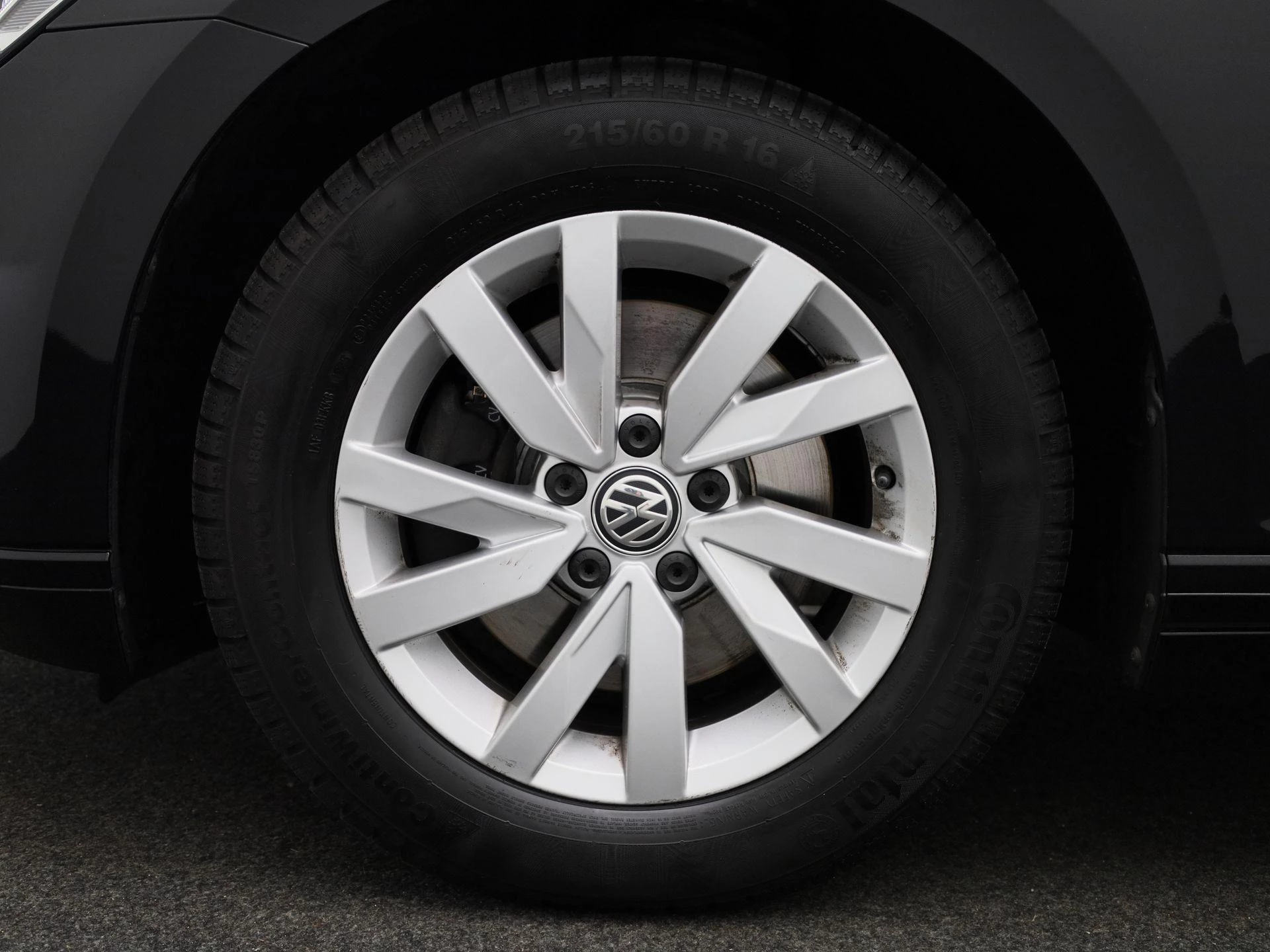 Volkswagen-Passat-image-12