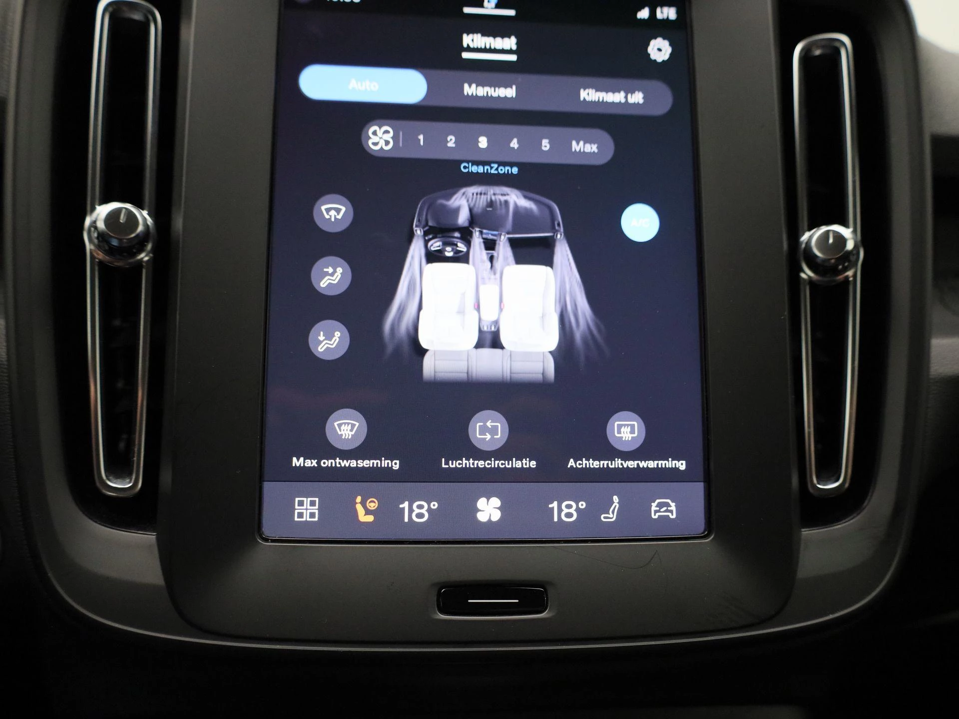 Volvo-XC40-image-21