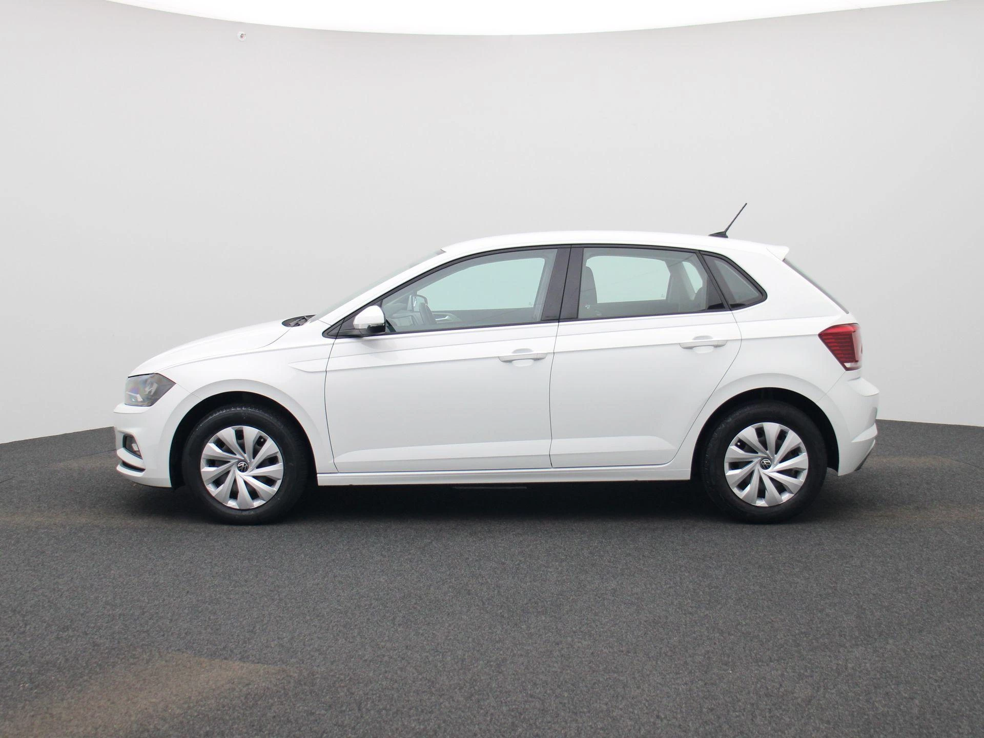 Volkswagen-Polo-image-3