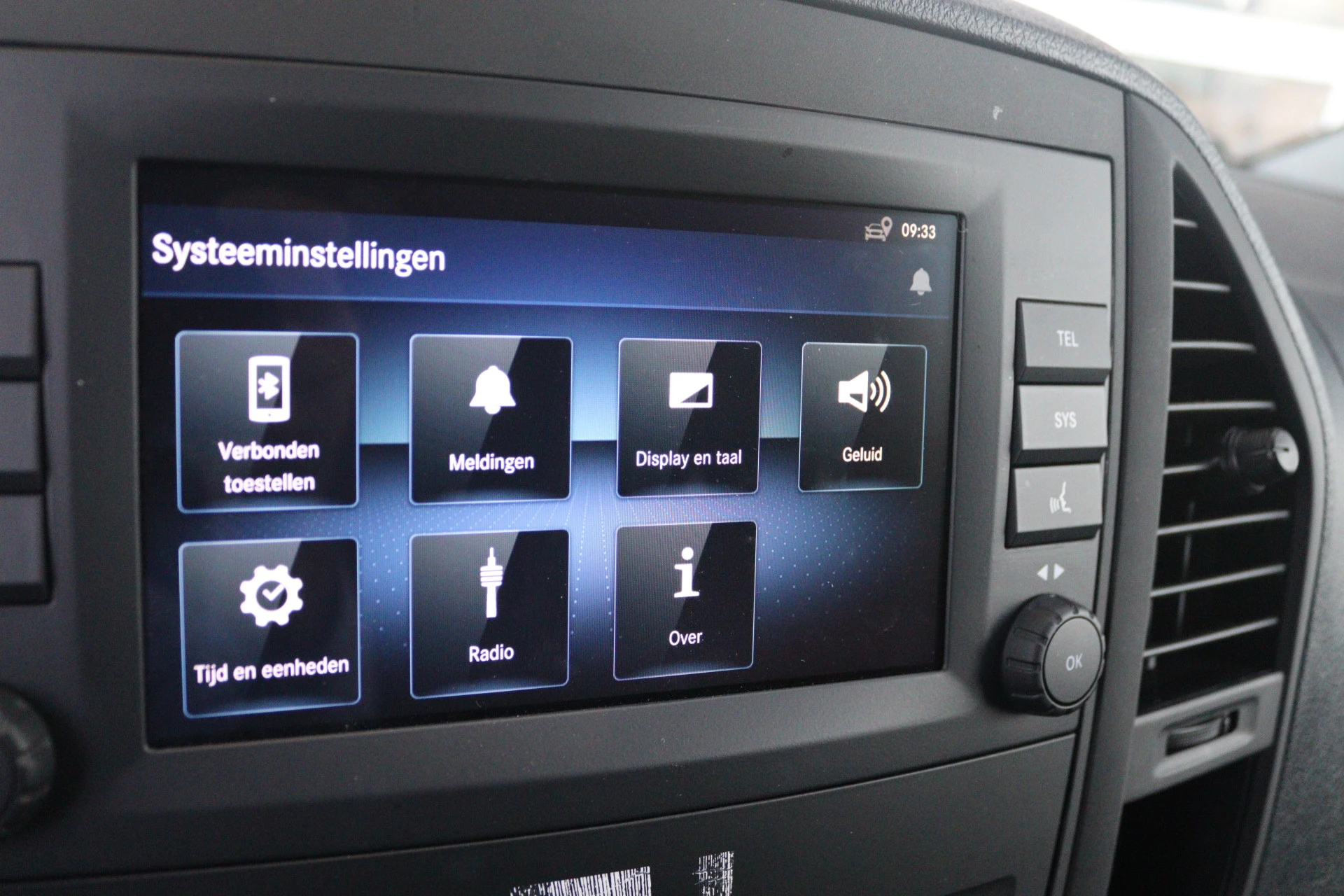 Mercedes-Benz-eVito-image-9