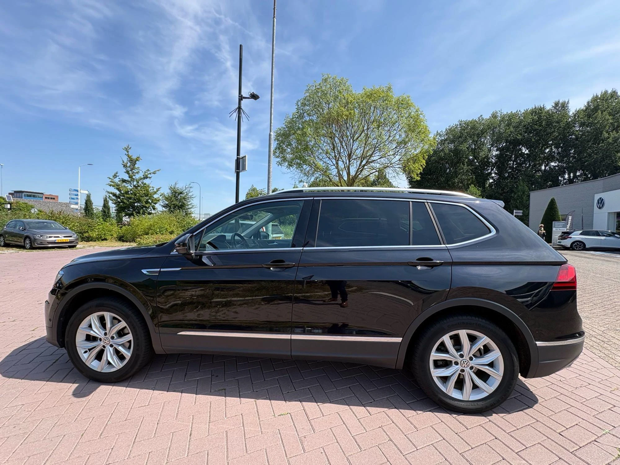 Volkswagen-Tiguan Allspace-image-3