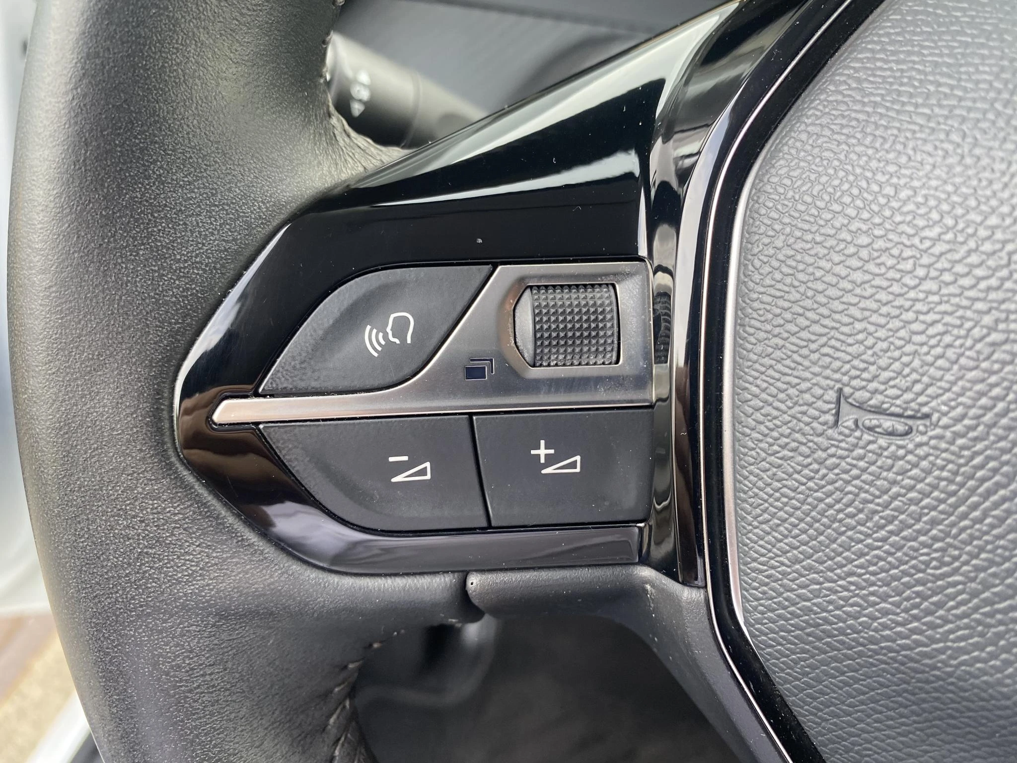 Peugeot-208-image-12