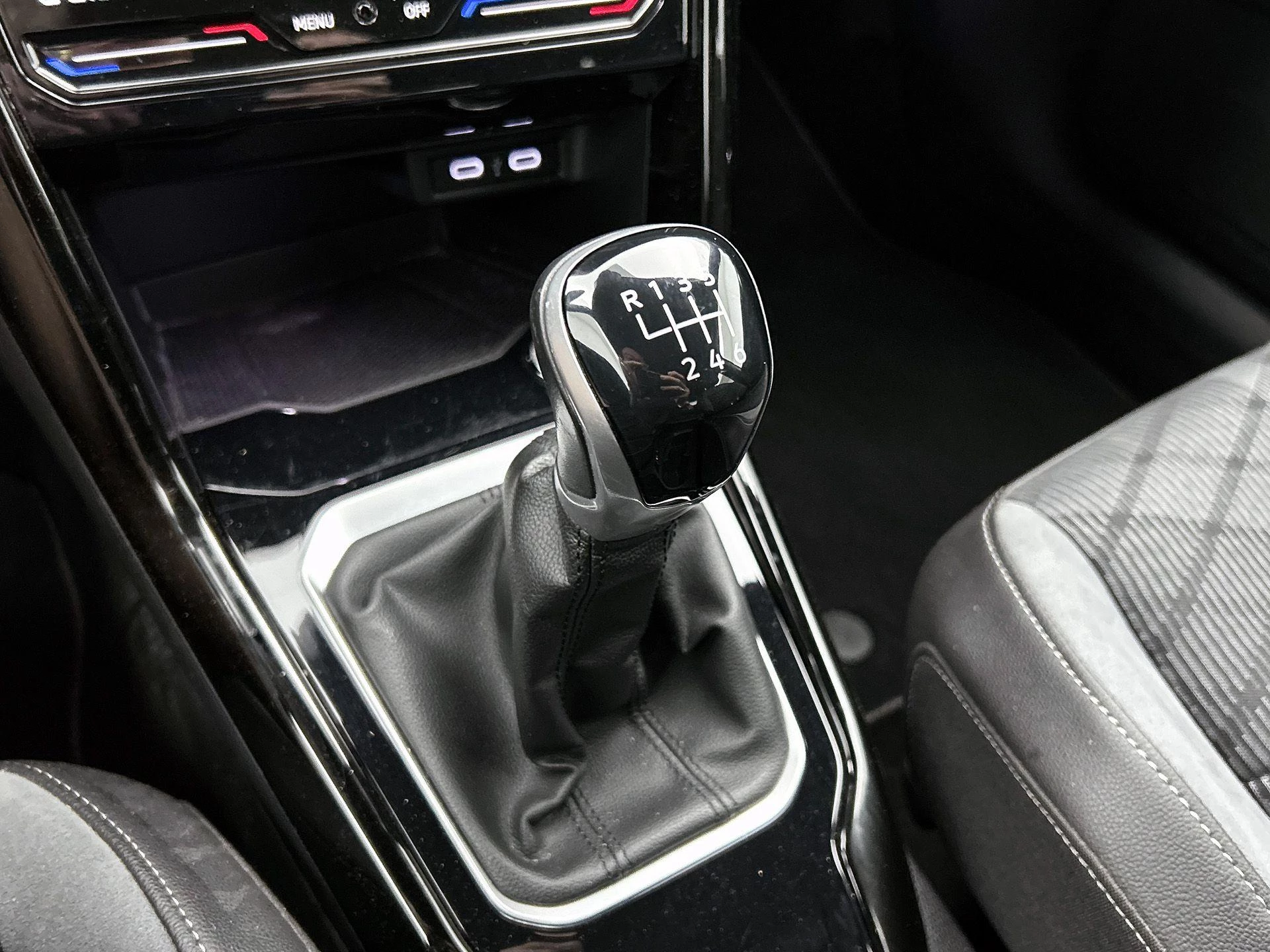 Volkswagen-T-Roc-image-29
