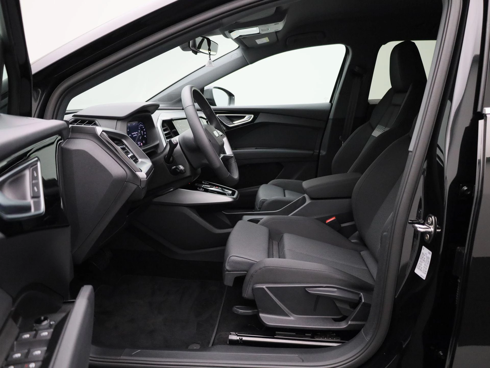 Audi-Q4 e-tron-image-8