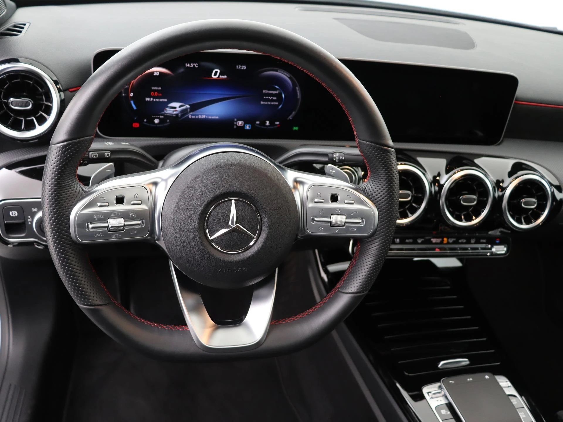 Mercedes-Benz-A-Klasse-image-3