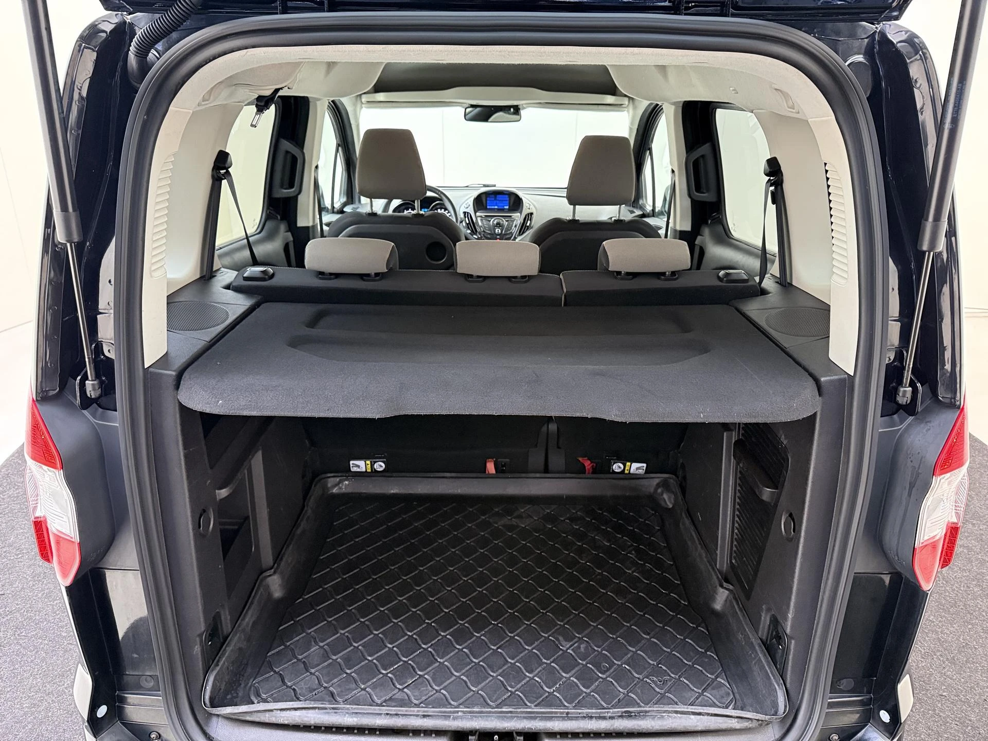 Ford-Tourneo Courier-image-24