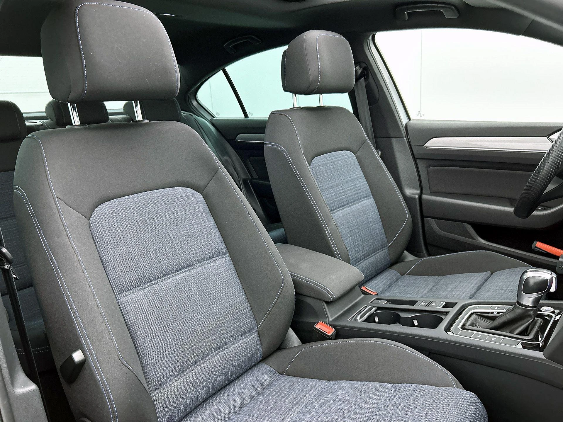 Volkswagen-Passat-image-35