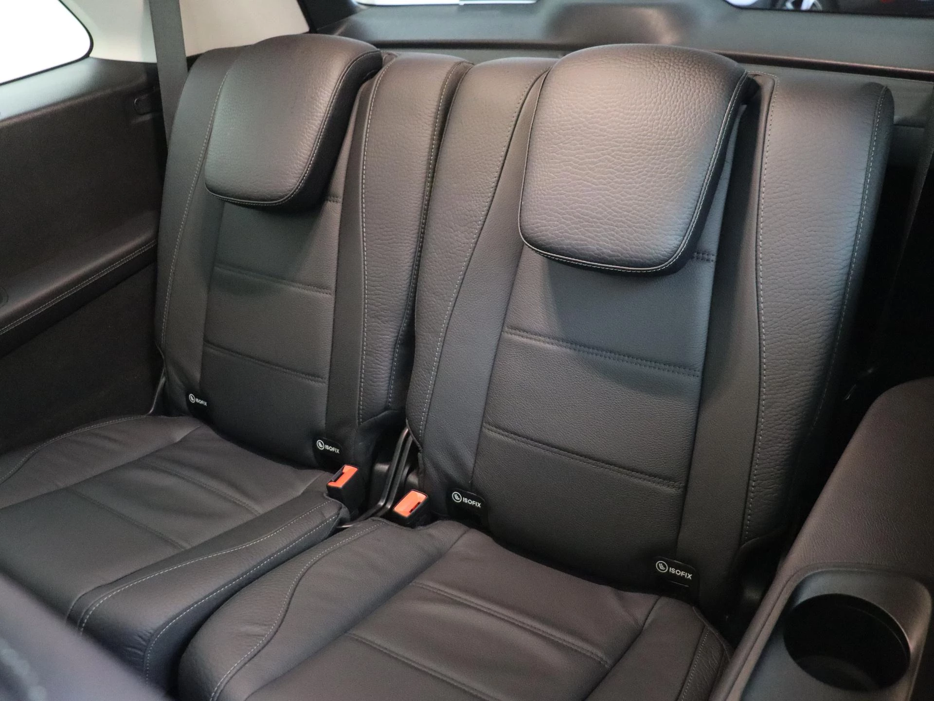 Mercedes-Benz-GLS-image-11