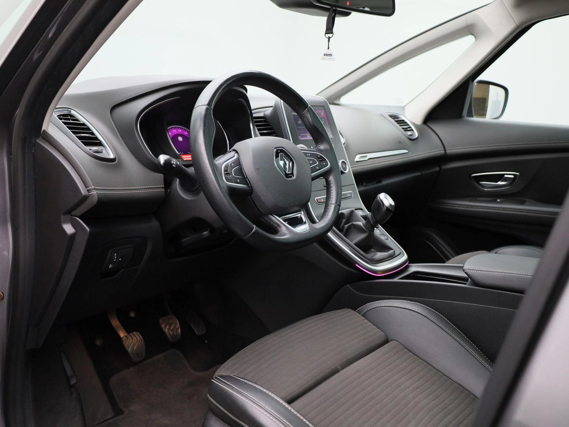 Renault-Scénic-image-34
