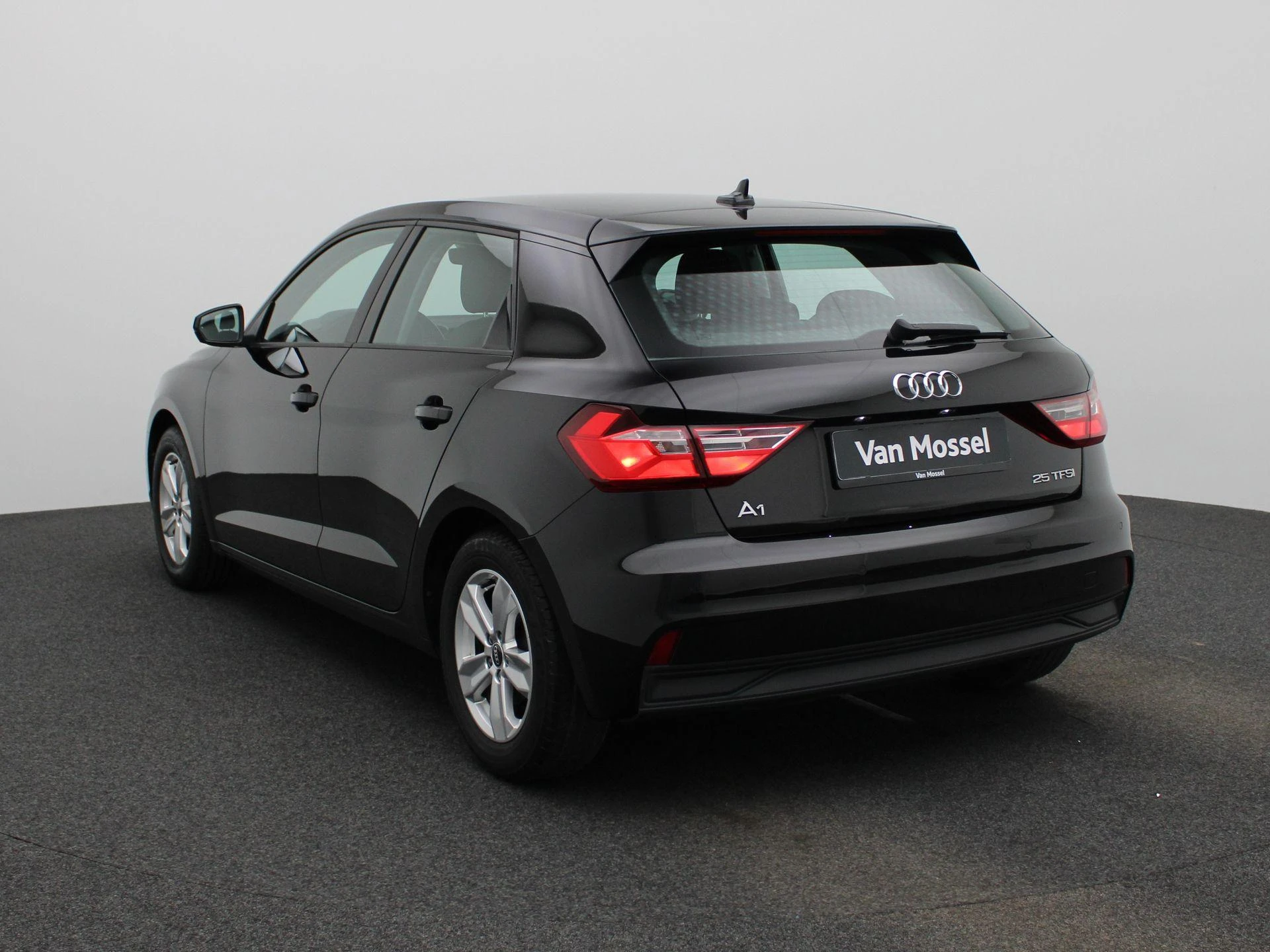 Audi-A1 Sportback-image-1
