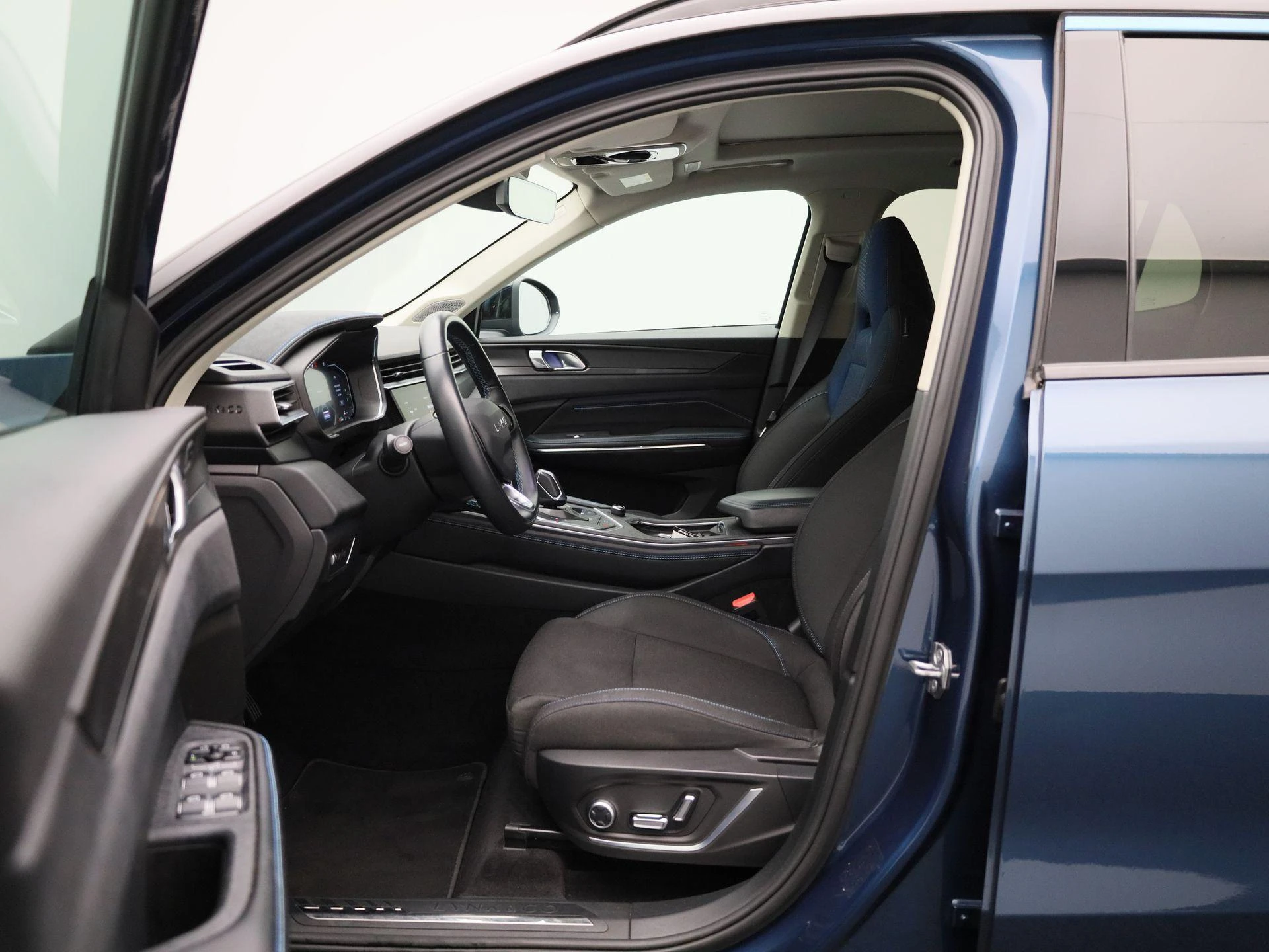 Lynk & Co-01-image-8