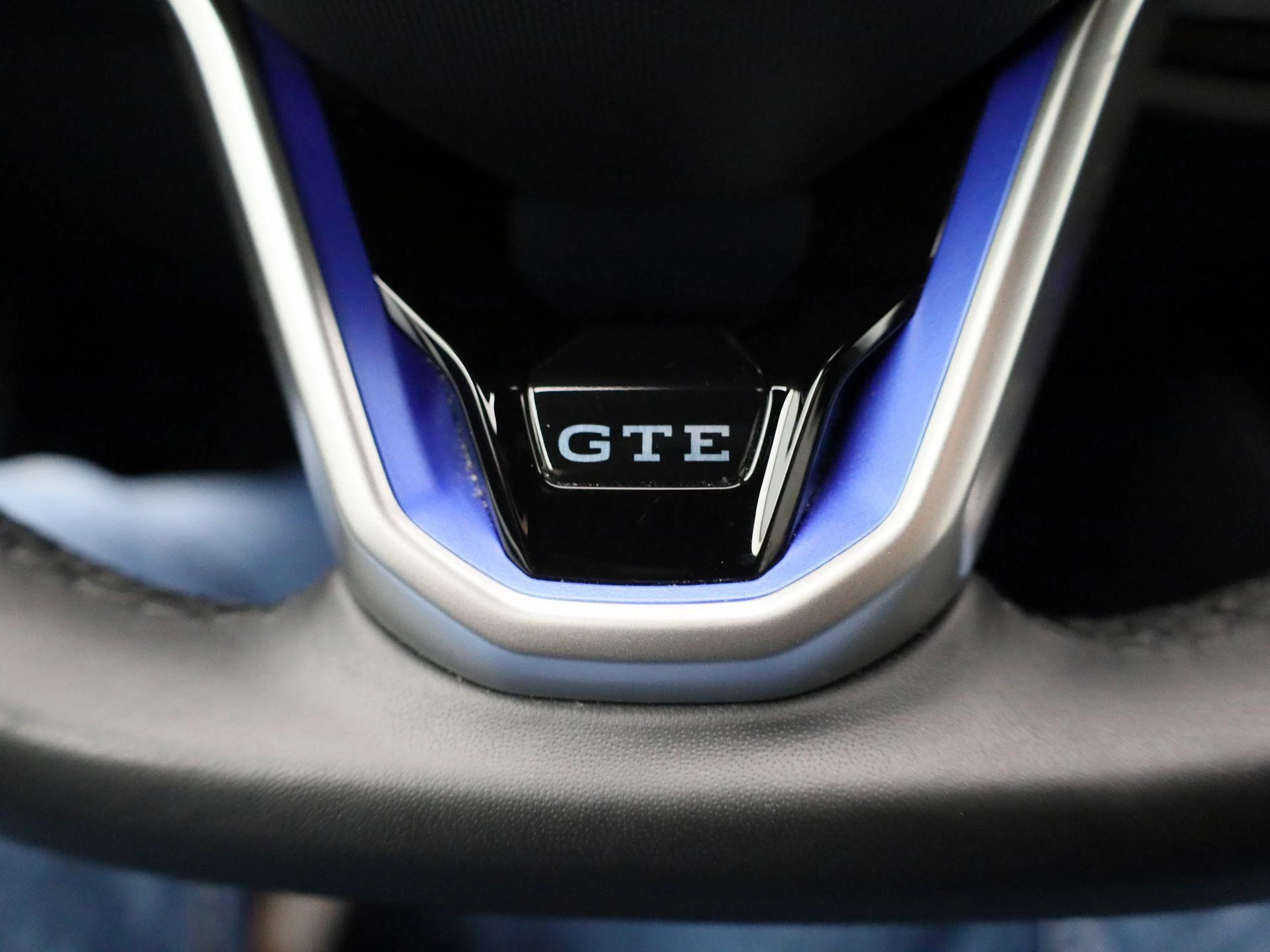 Volkswagen-Golf-image-24