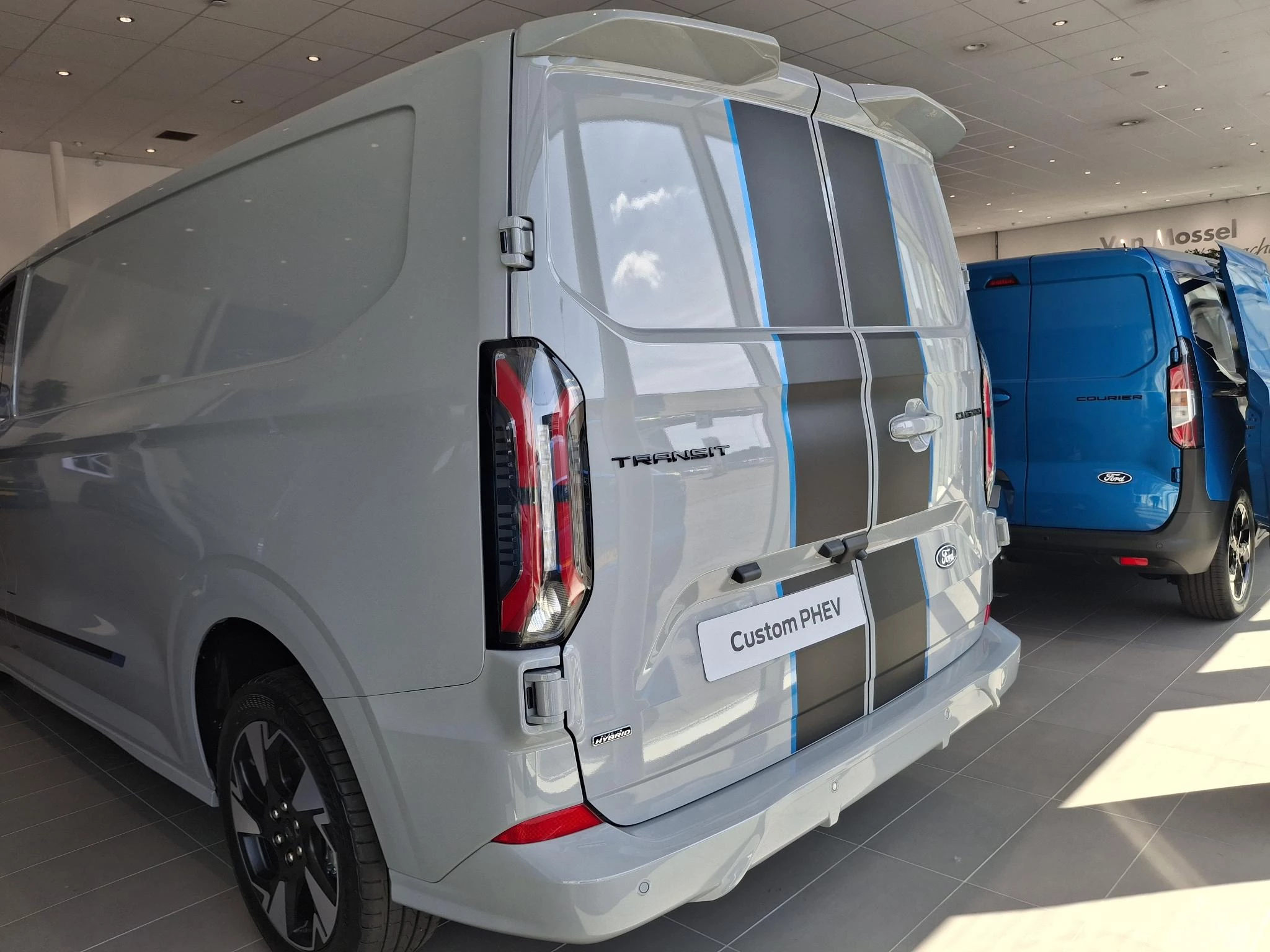 Ford-Transit Custom-image-3