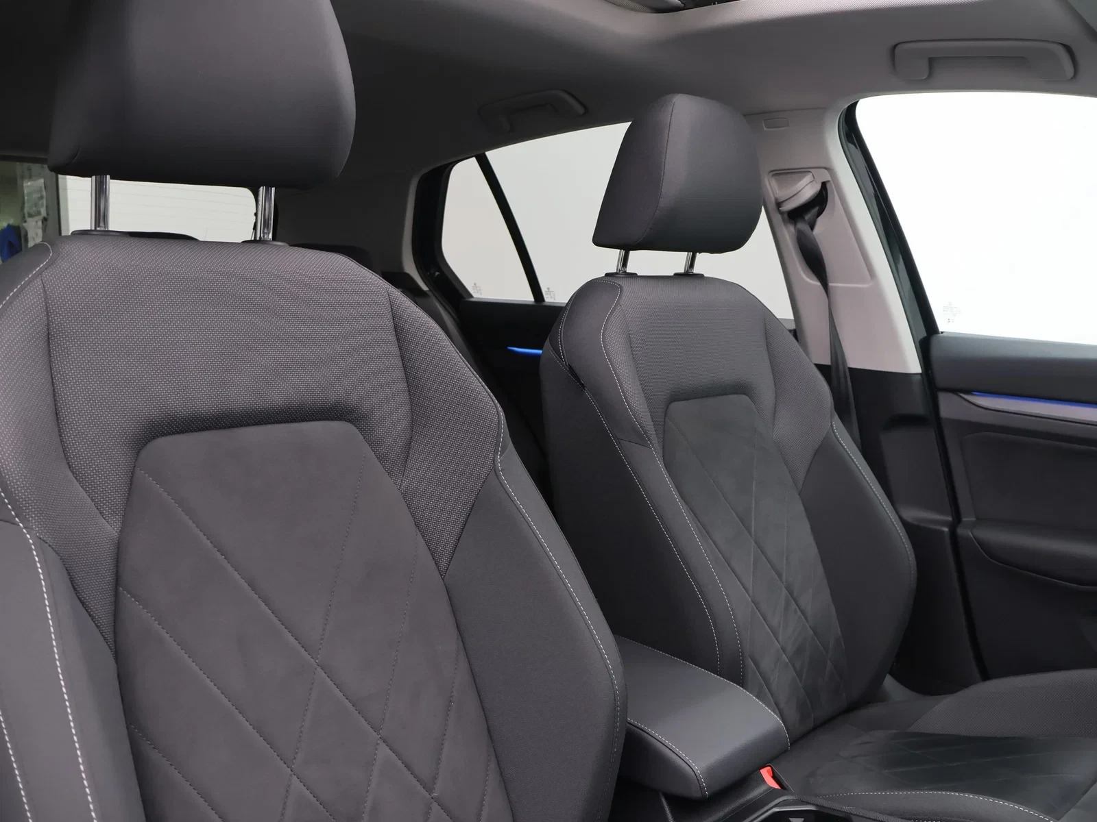 Volkswagen-Golf-image-10