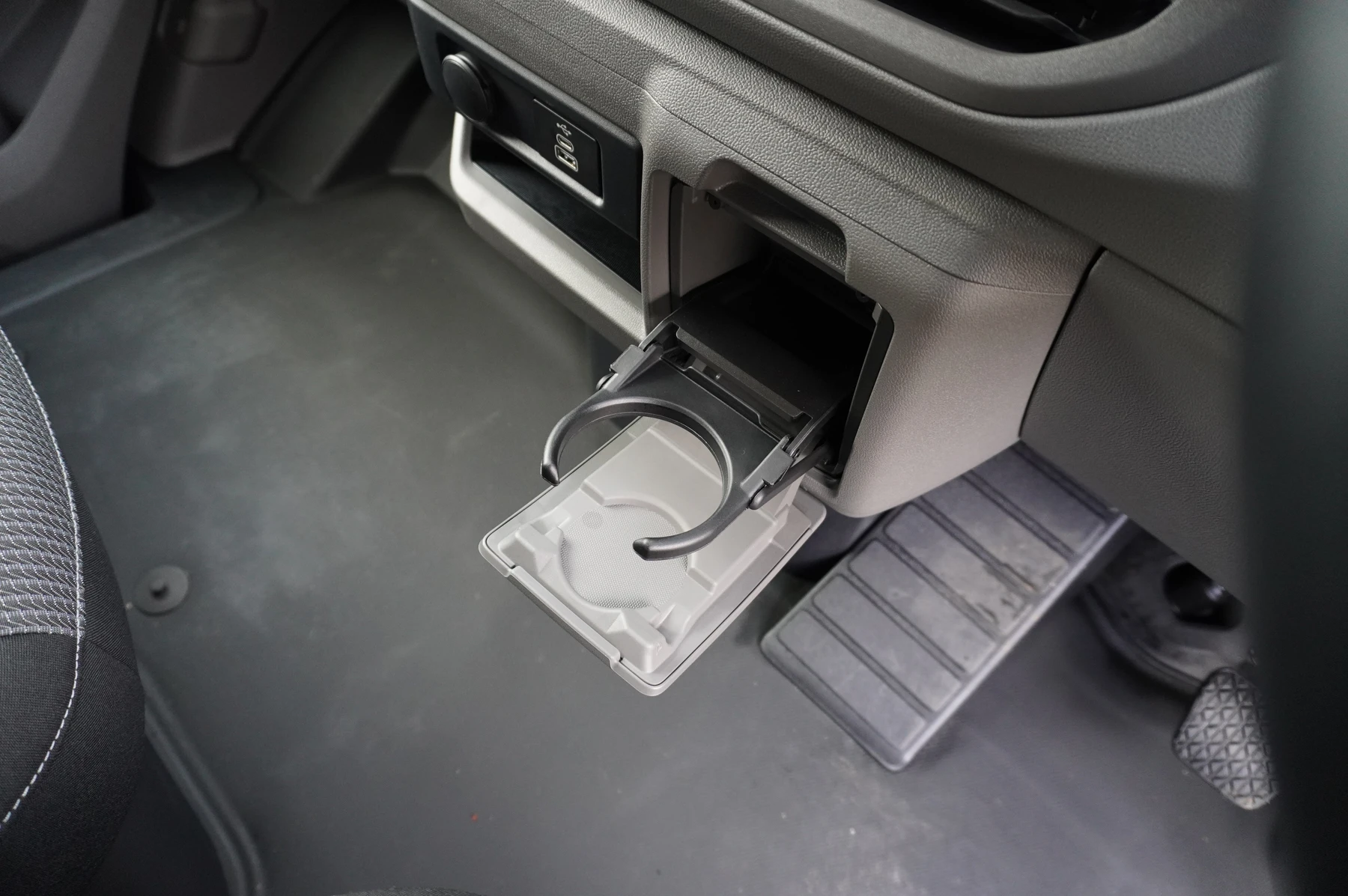 Volkswagen-Transporter-image-36