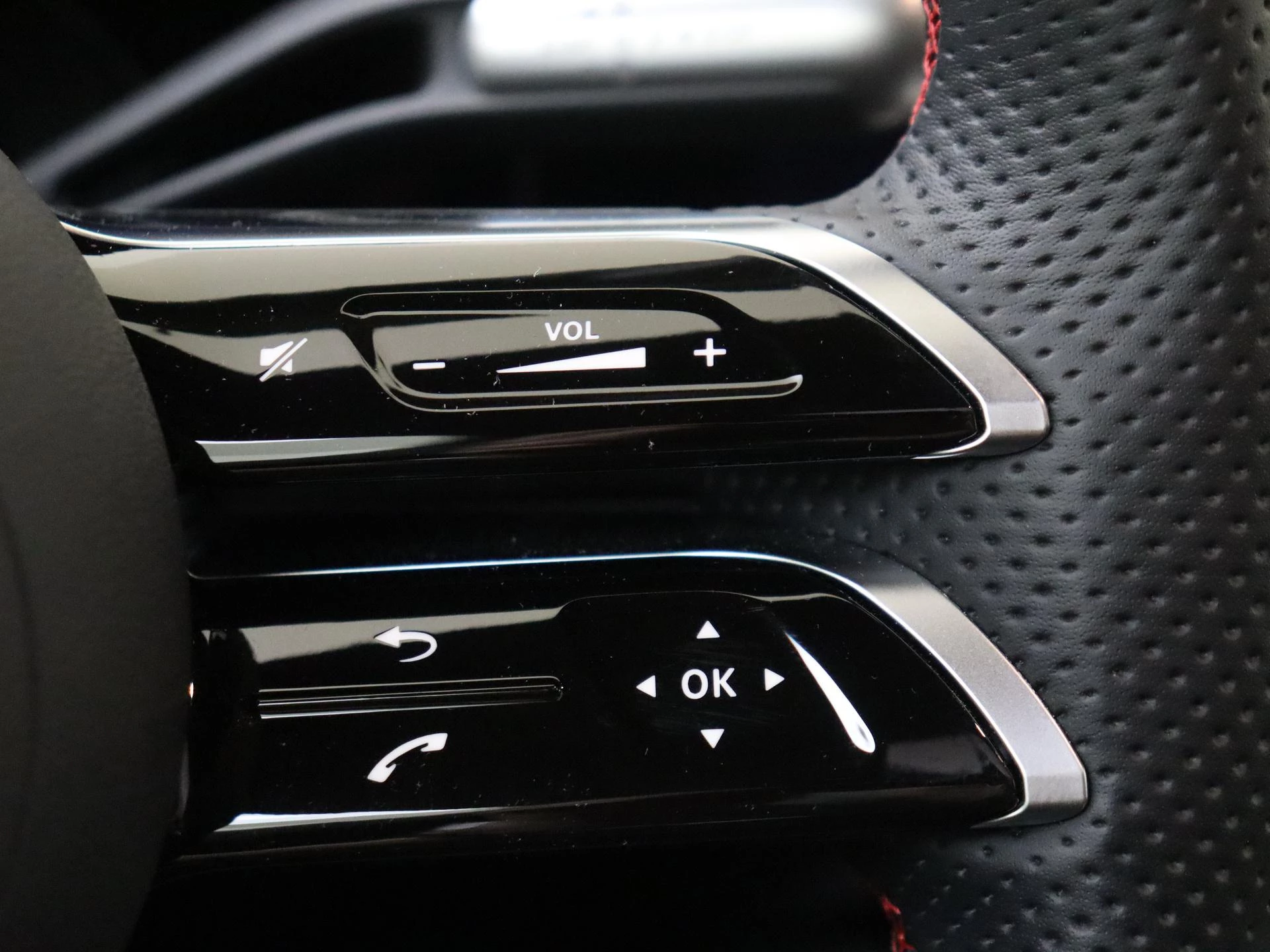 Mercedes-Benz-CLA-image-14