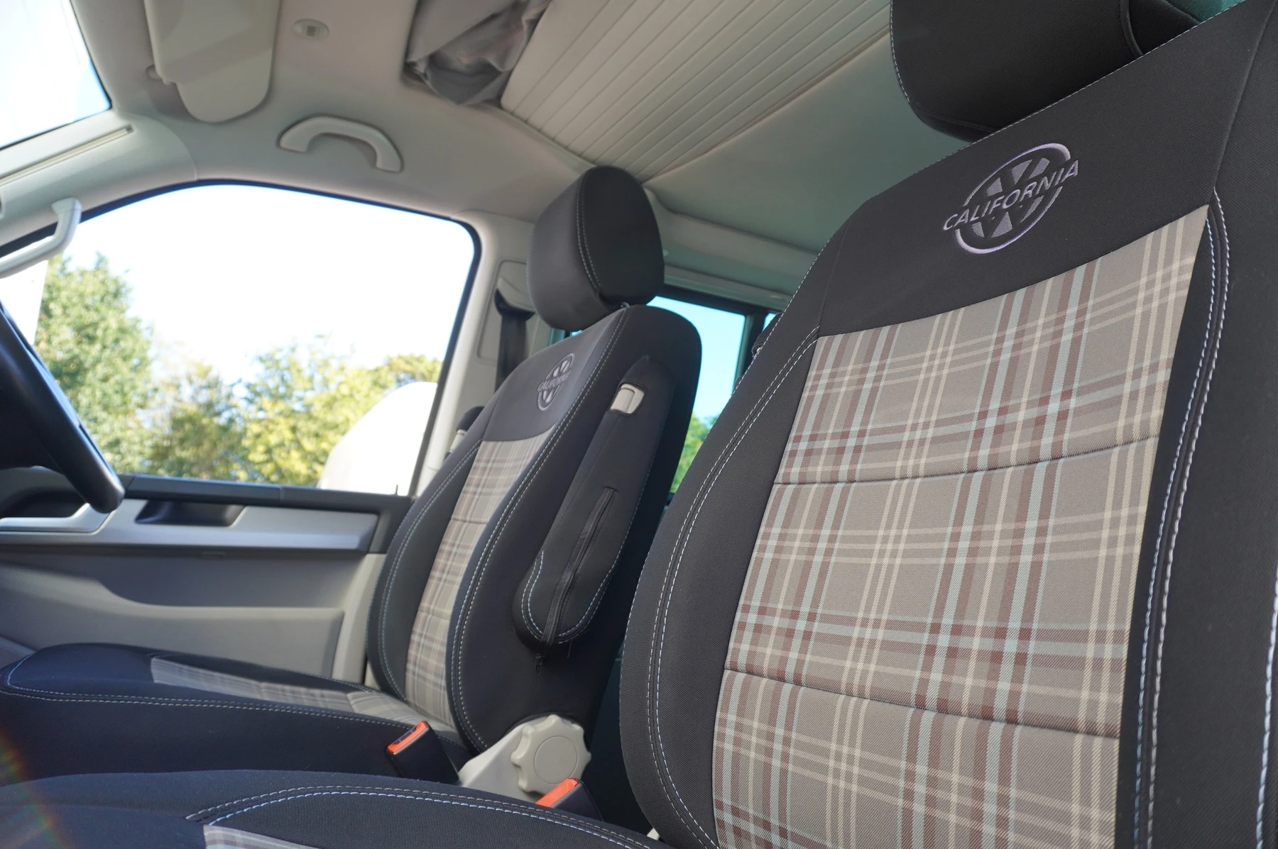 Volkswagen-California-image-8