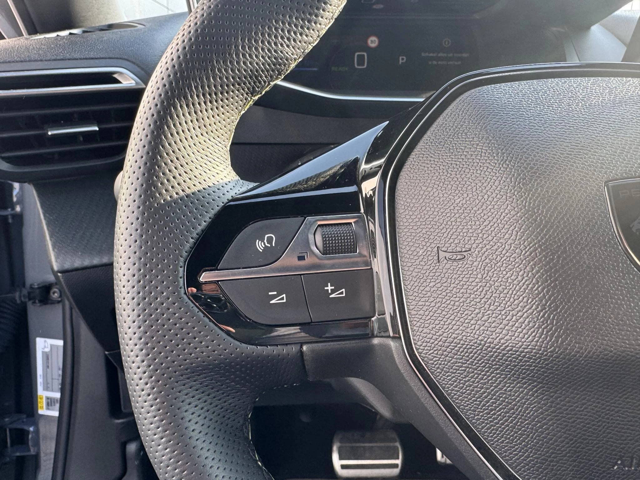 Peugeot-e-2008-image-12
