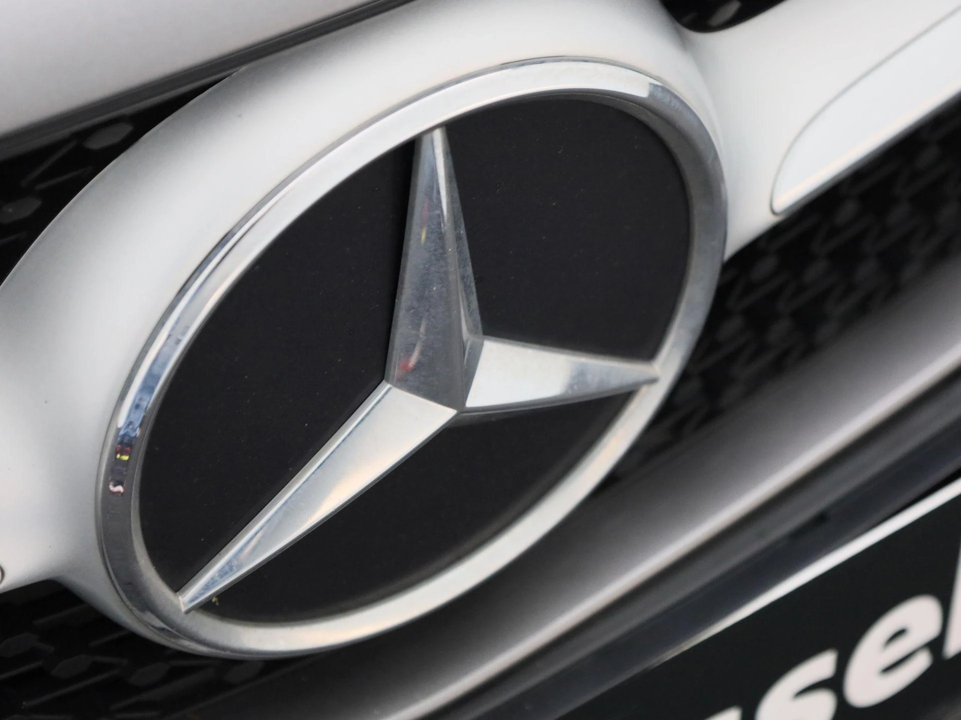 Mercedes-Benz-CLA-image-31