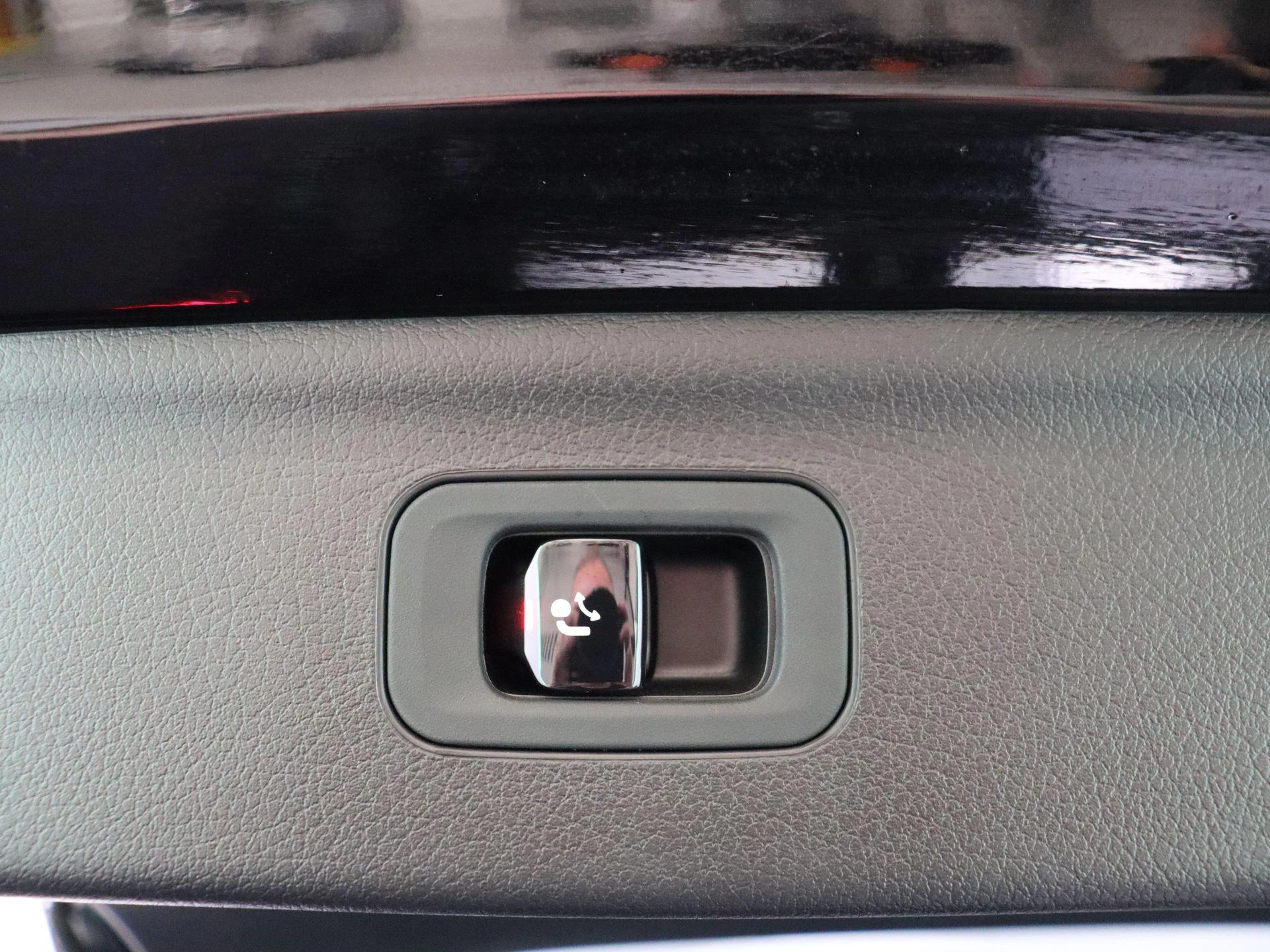 Mercedes-Benz-EQE-image-30