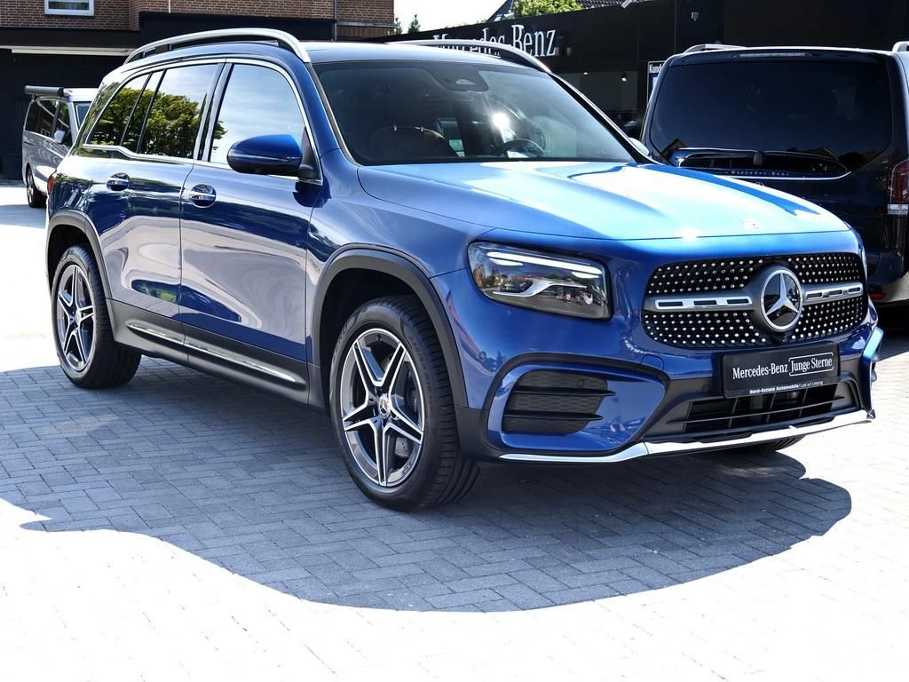 Mercedes-Benz-GLB 220 d-image-4