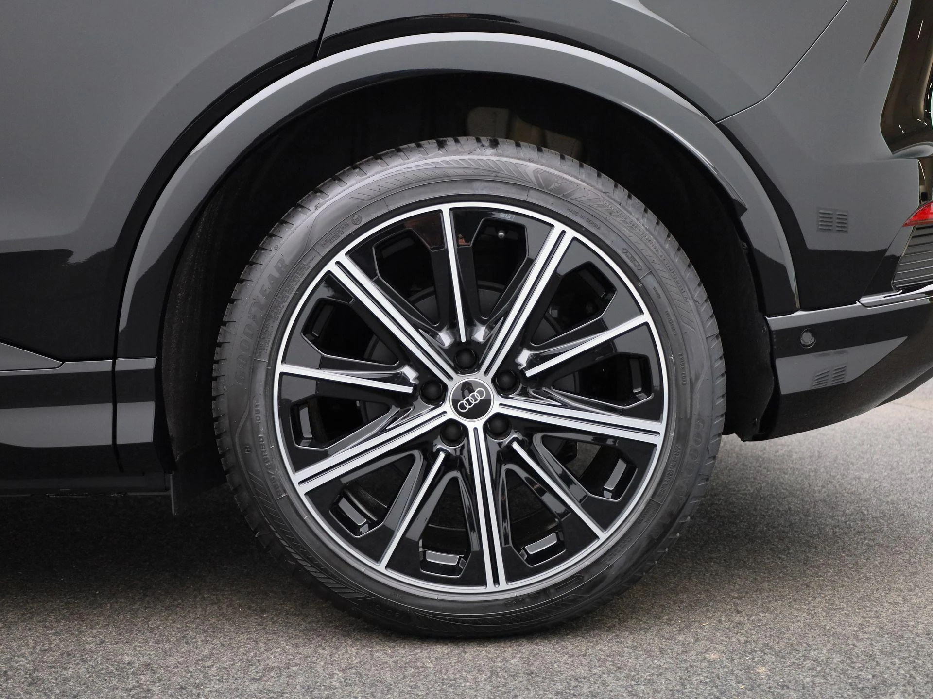 Audi-Q4 Sportback e-tron-image-14