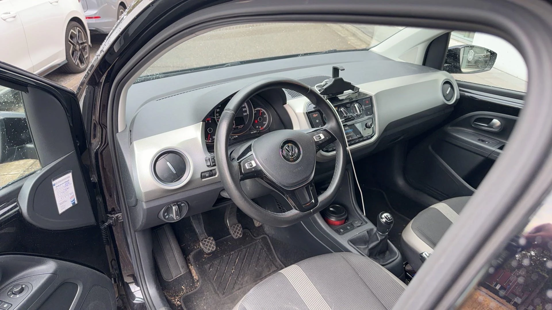 Volkswagen-up!-image-6