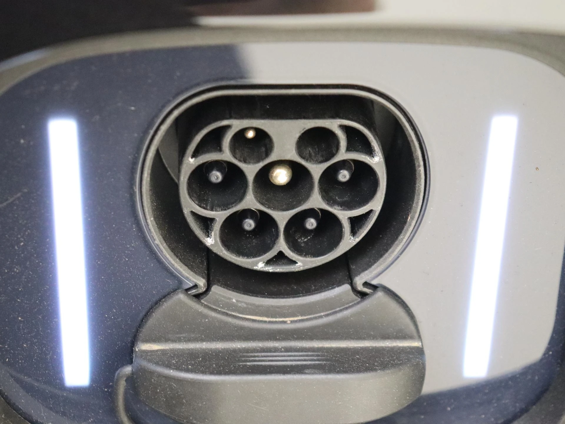 Mercedes-Benz-EQS-image-30